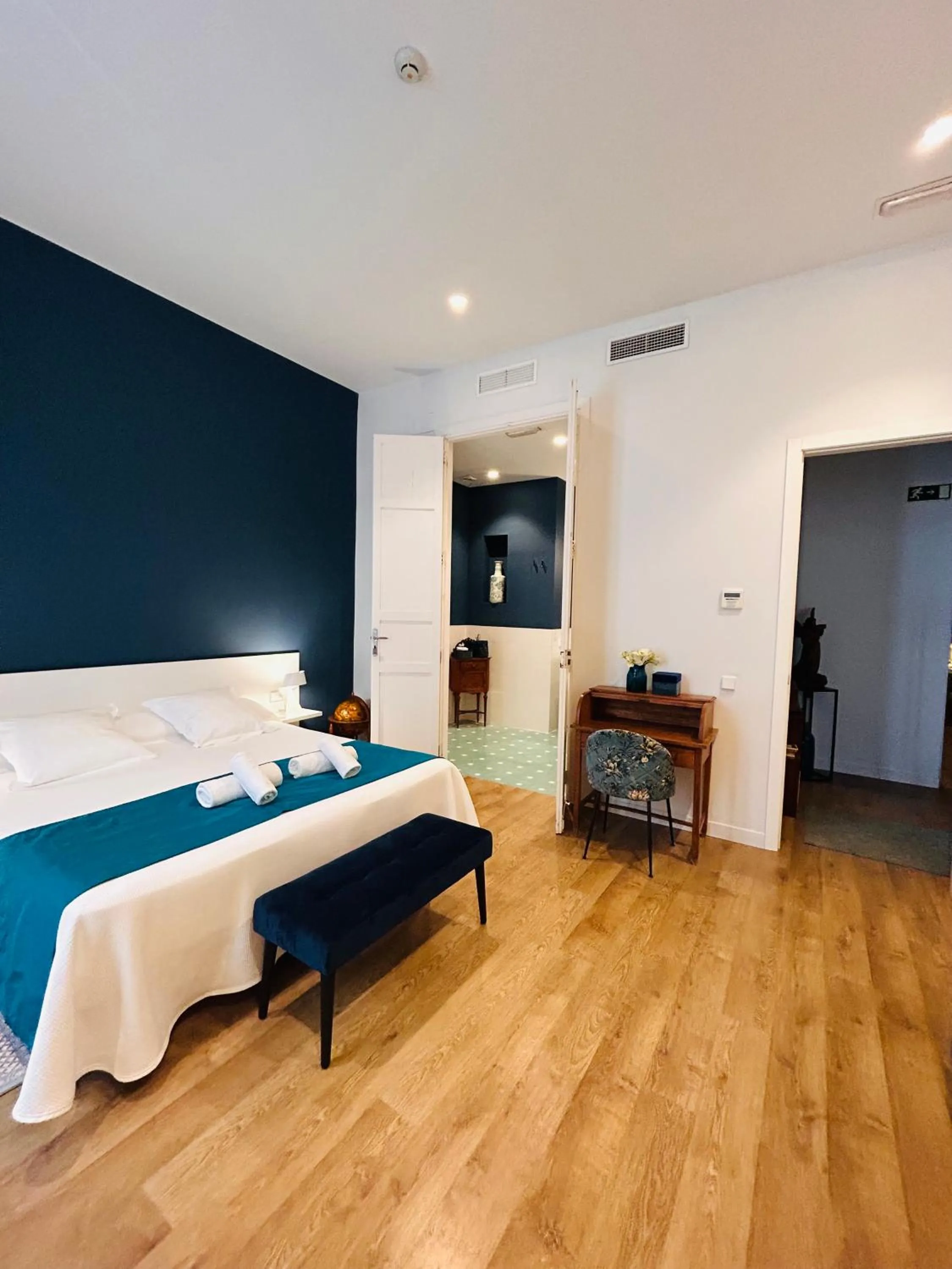 Photo of the whole room, Bed in L'Esplai Valencia