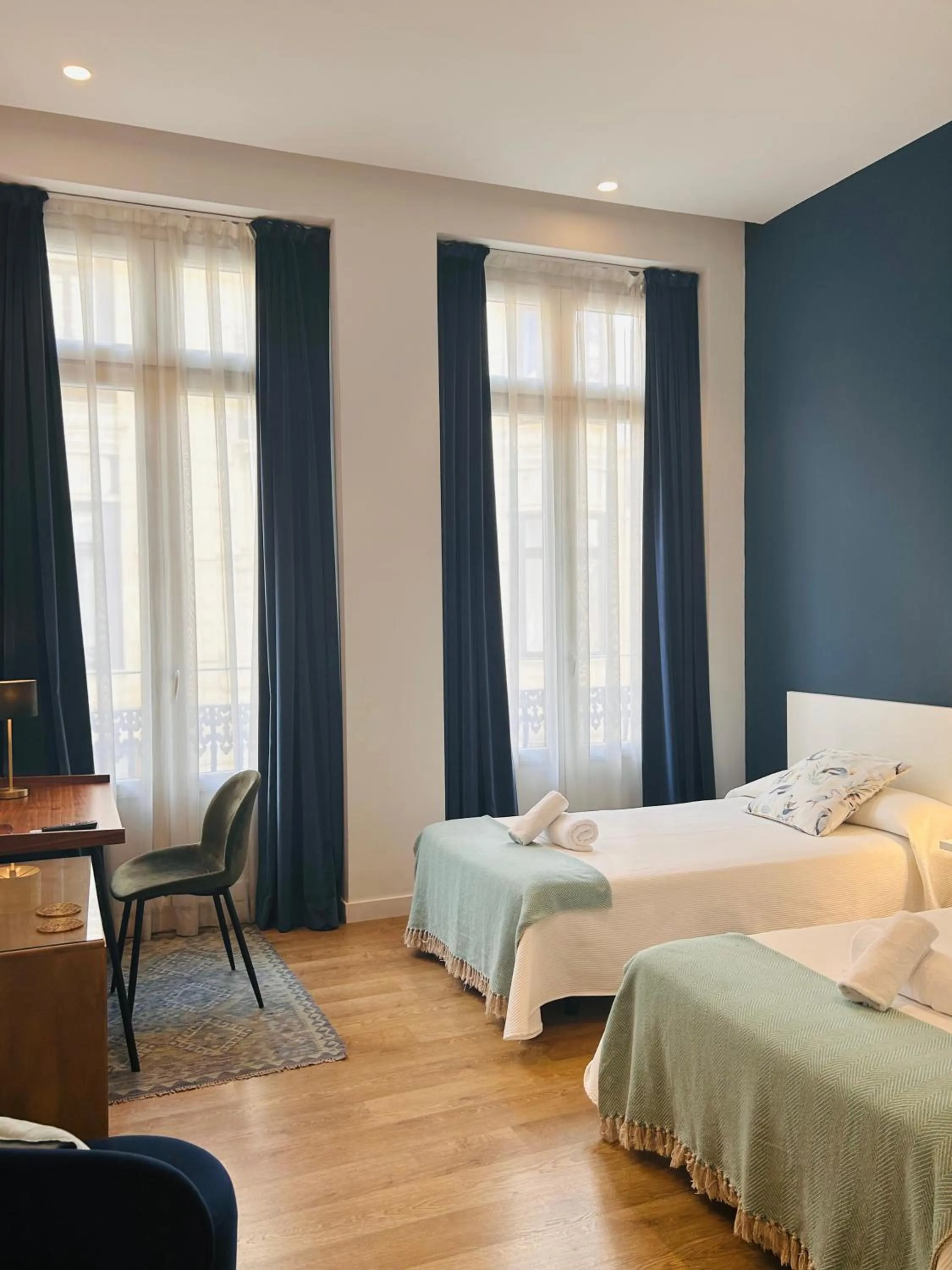 Photo of the whole room, Bed in L'Esplai Valencia