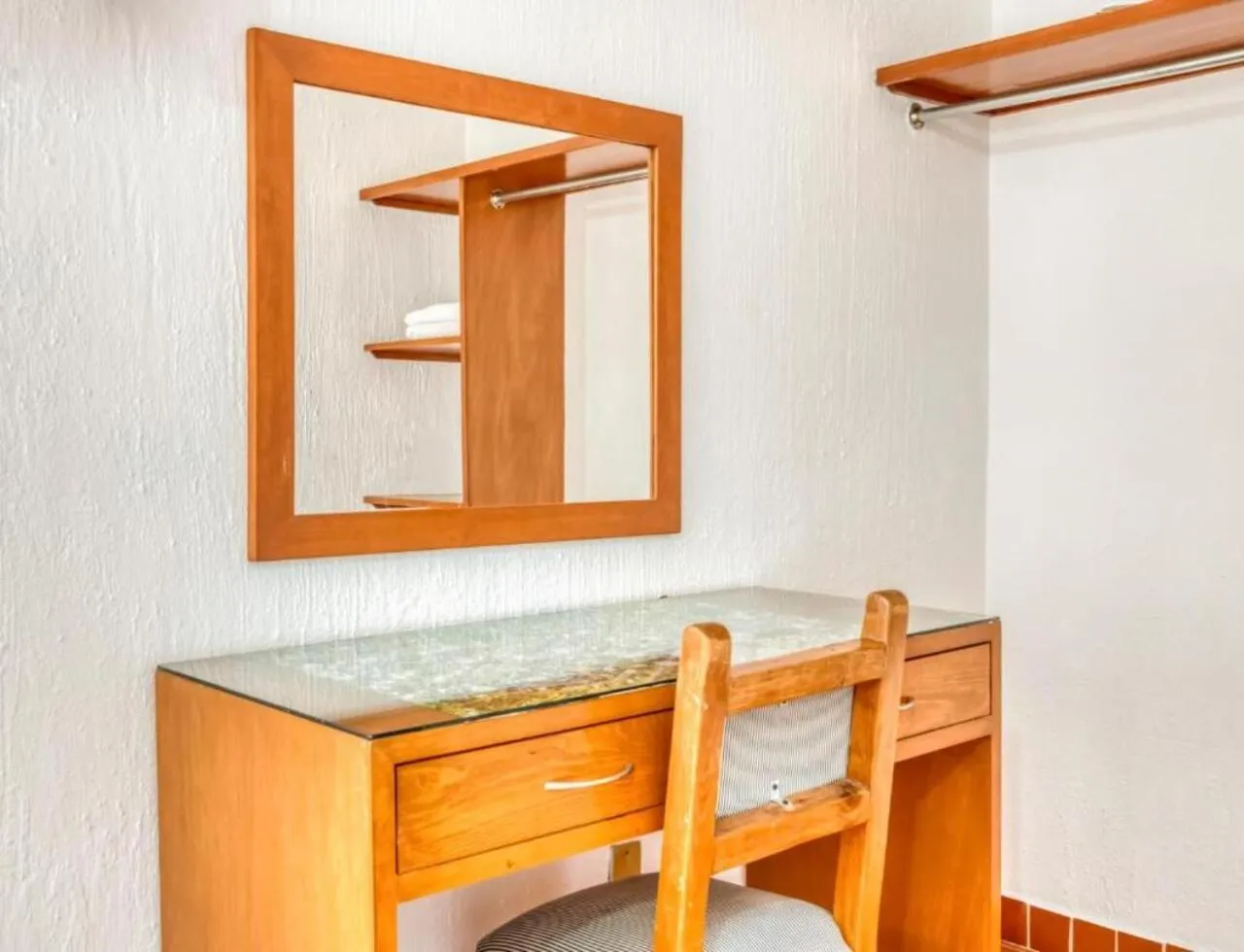 wardrobe in Hotel Arana Tonalá