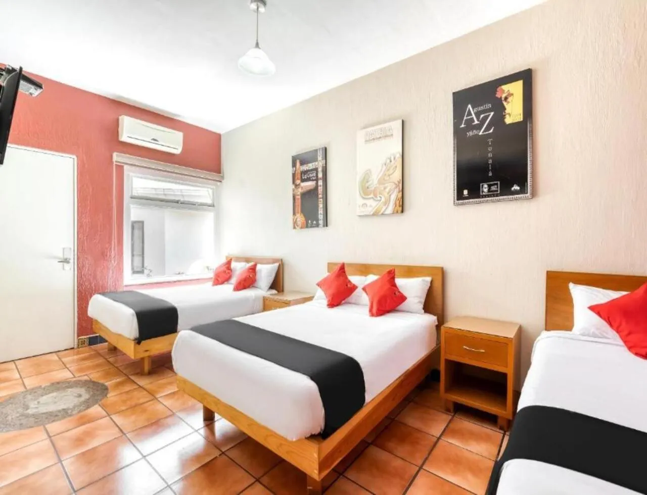 Photo of the whole room, Bed in Hotel Arana Tonalá