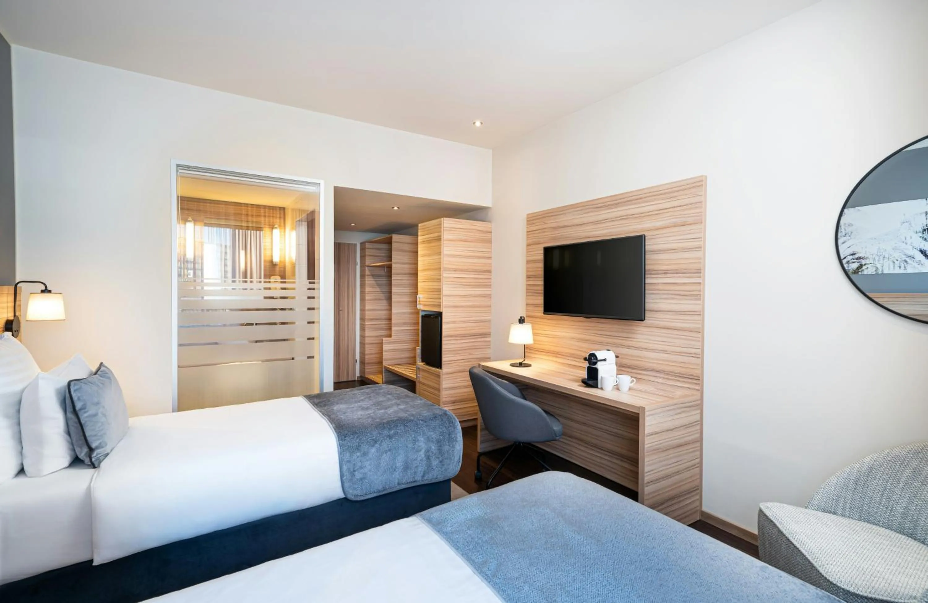 Photo of the whole room, Bed in Leonardo Hotel Vienna Hauptbahnhof