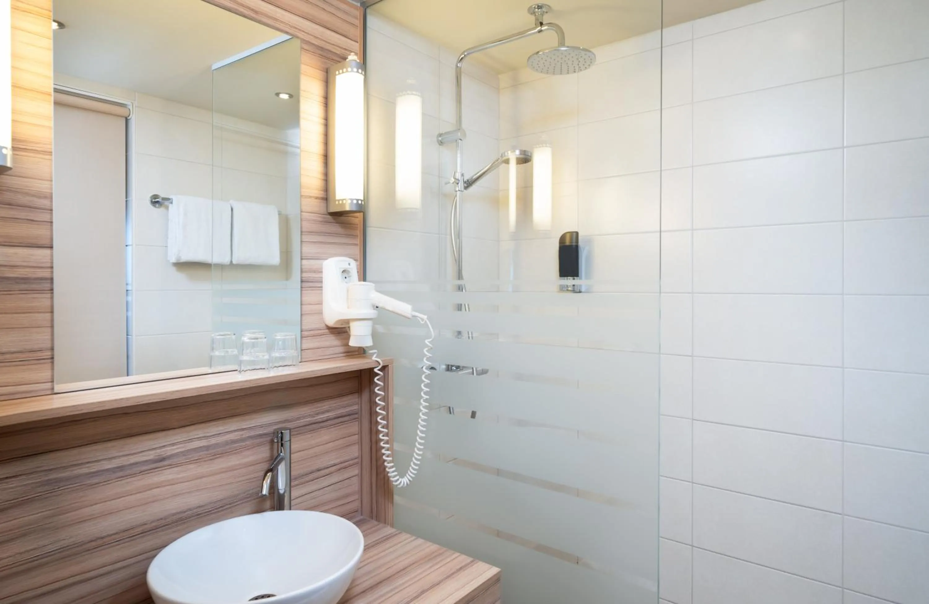 Bathroom in Leonardo Hotel Vienna Hauptbahnhof