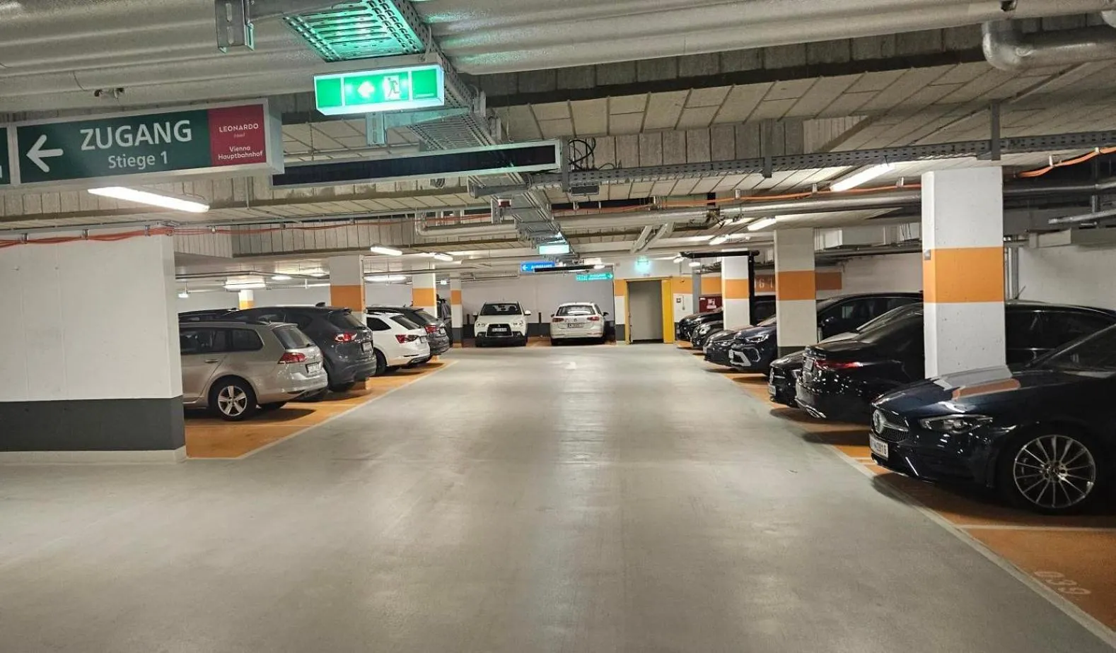 Parking in Leonardo Hotel Vienna Hauptbahnhof