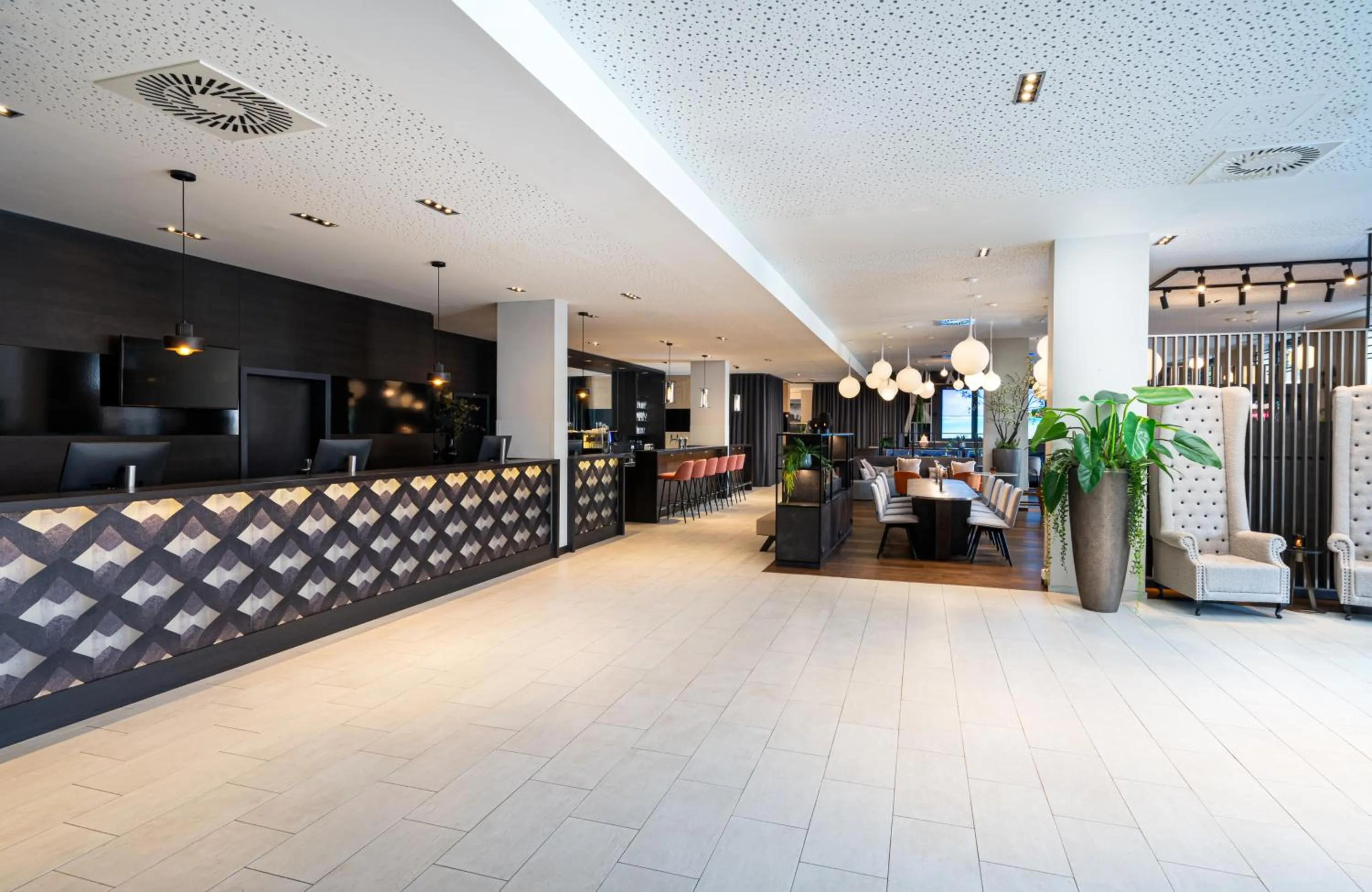 Lobby or reception in Leonardo Hotel Vienna Hauptbahnhof