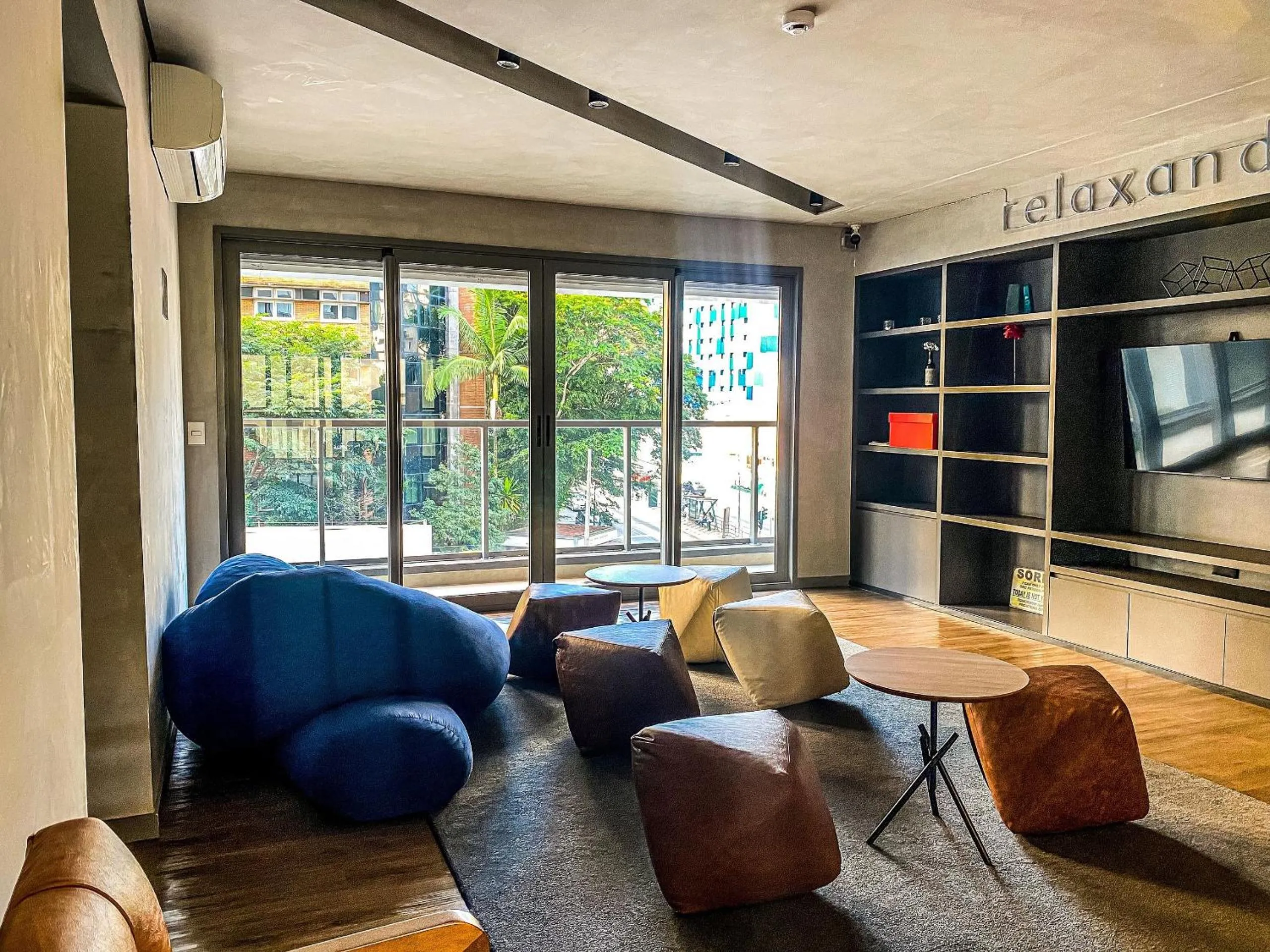 Communal lounge/ TV room in Elite Oscar Freire - Px Paulista/Hosp das Clinicas