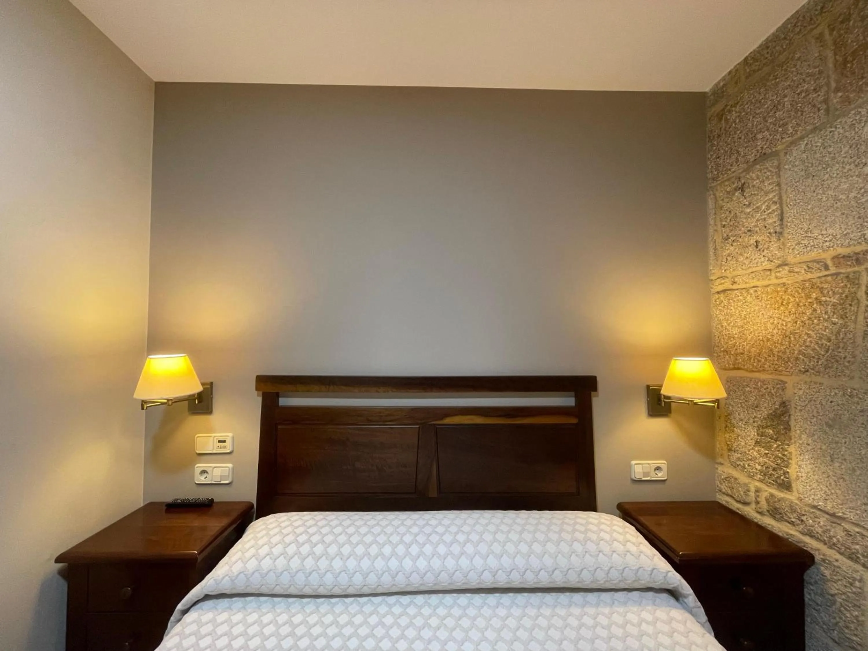 Bedroom, Bed in Apartamentos Río Sil