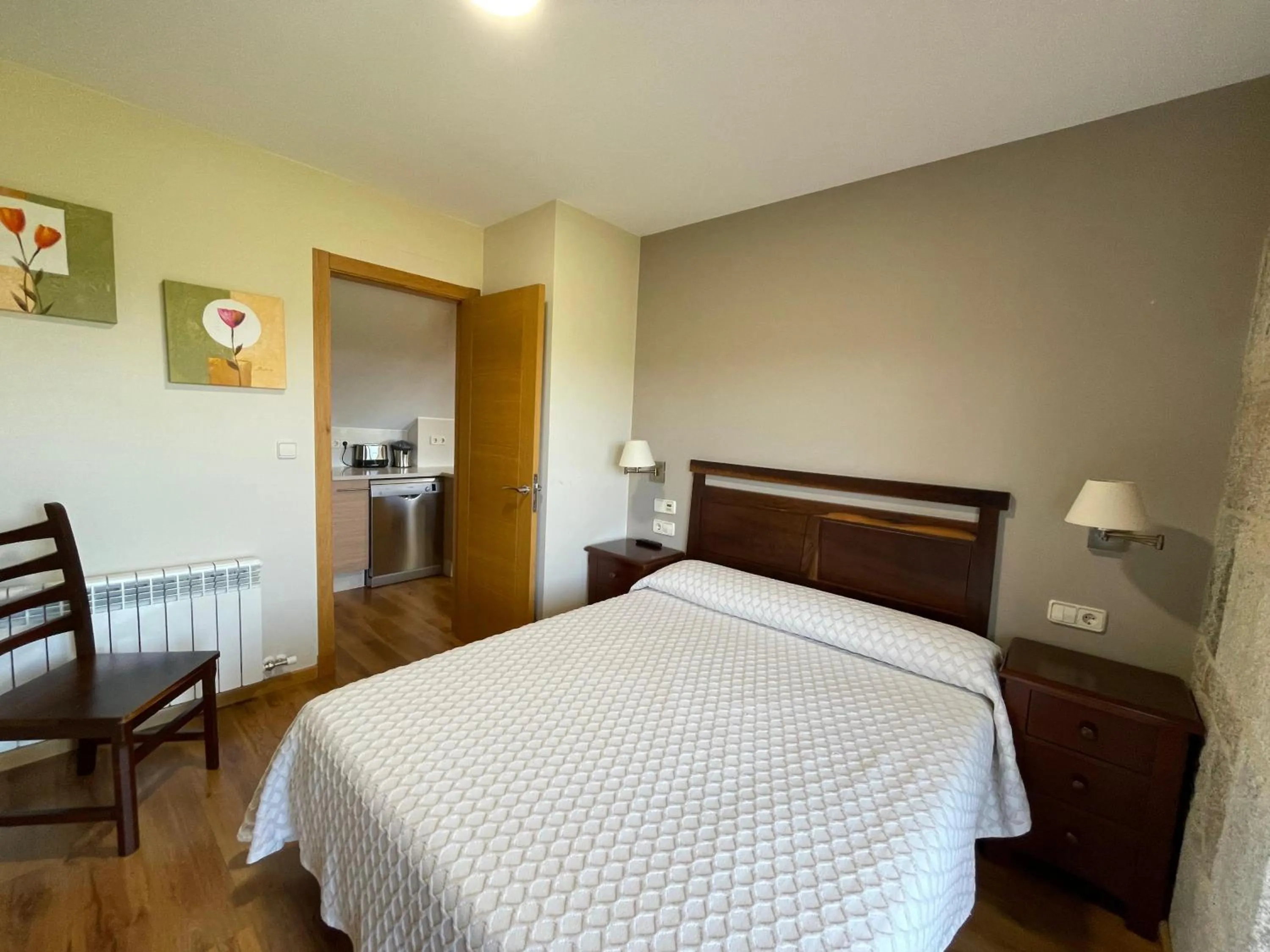 Bedroom, Bed in Apartamentos Río Sil