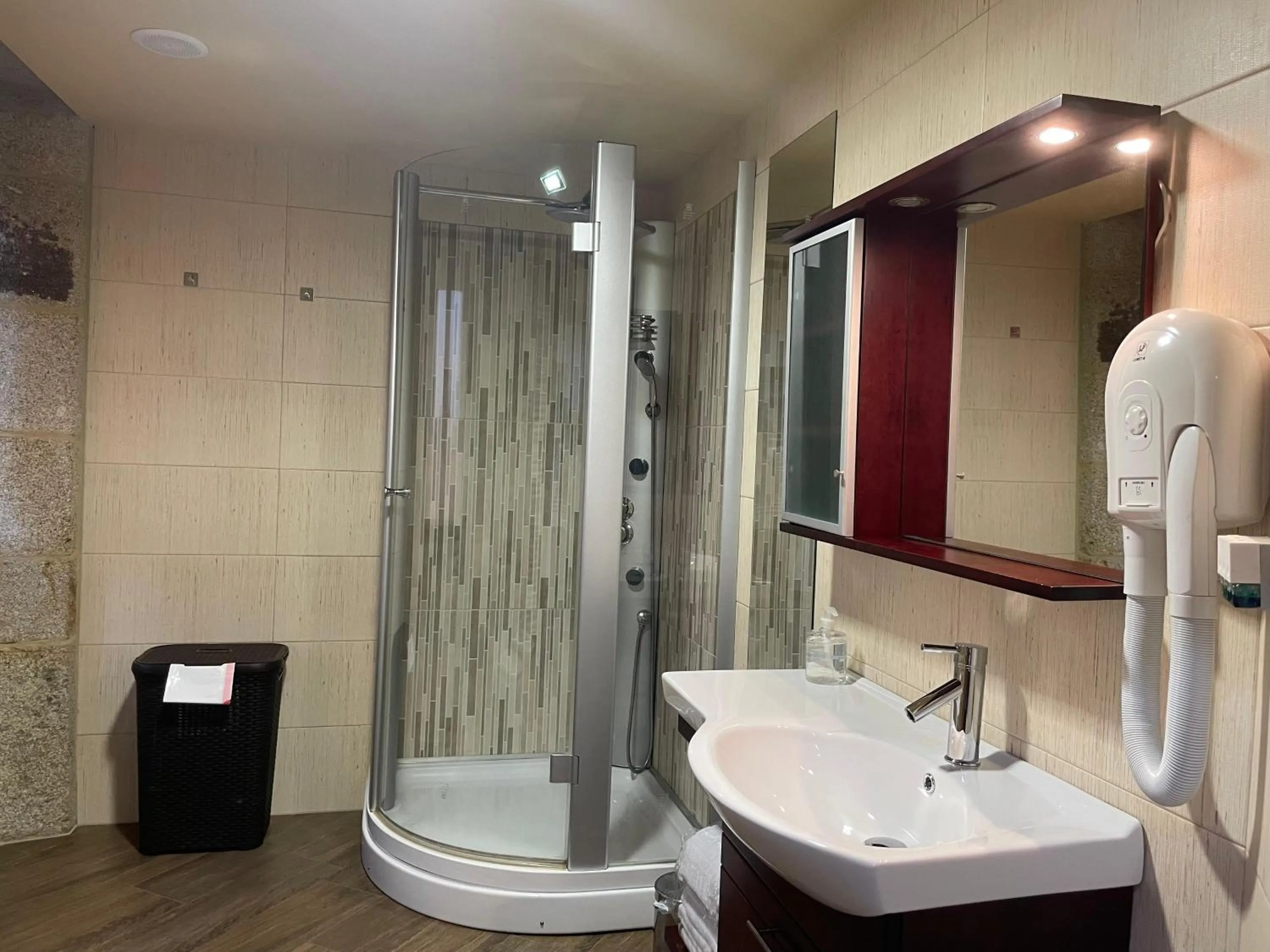 Bathroom in Apartamentos Río Sil