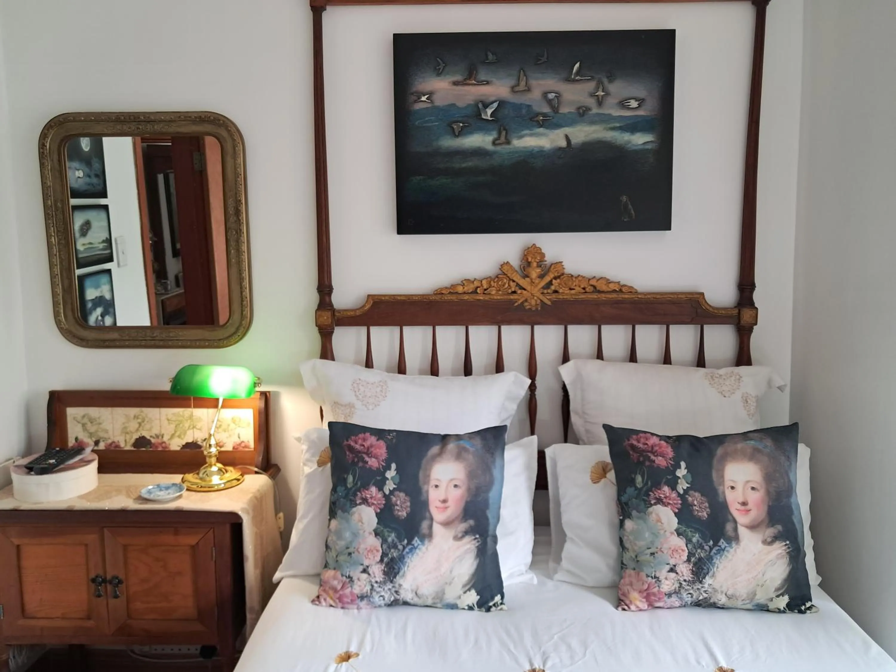 Decorative detail, Bed in 29onTait Guest House