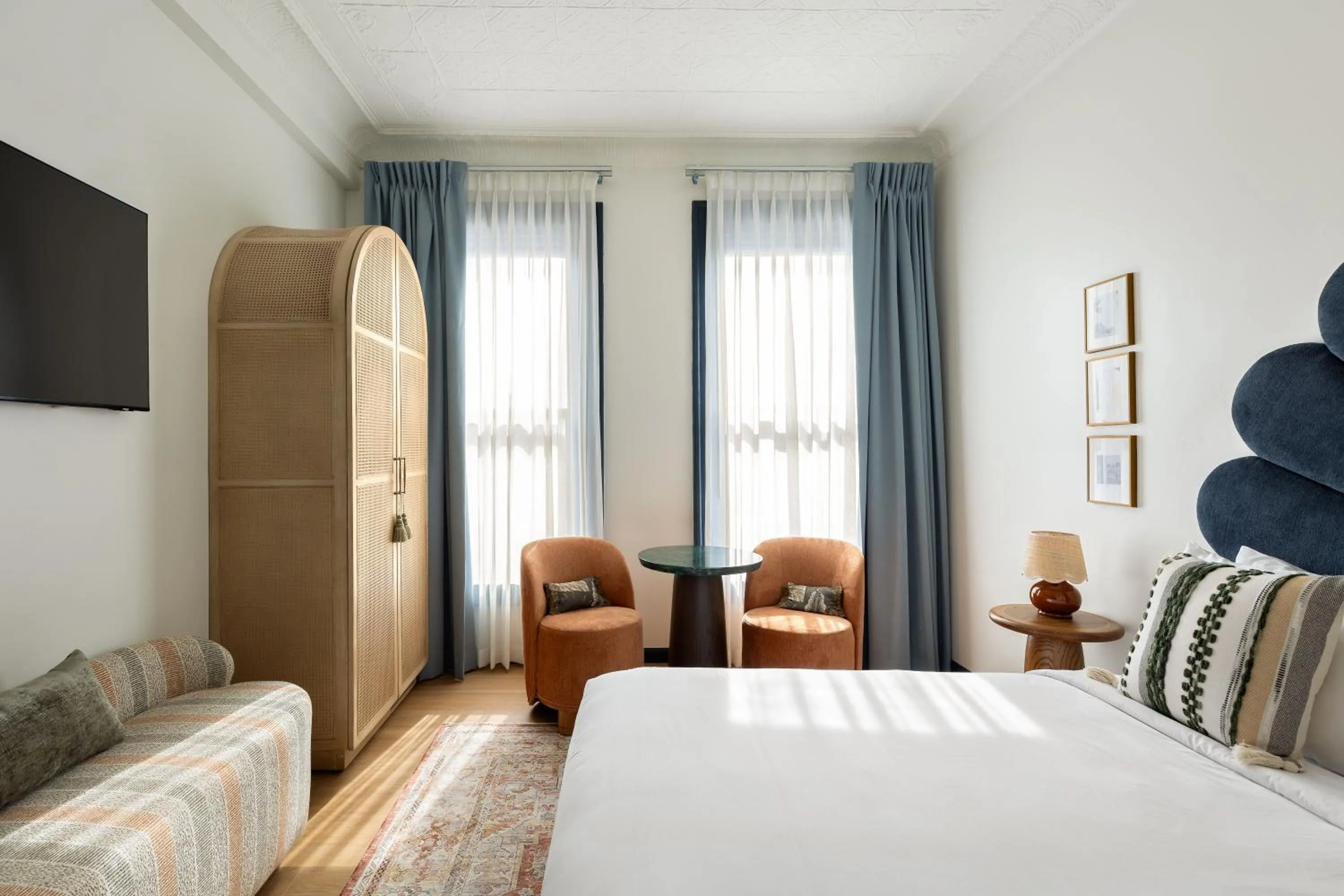 Bedroom, Bed in Granger Hotel San Diego, a Member of Design Hotels, part of Marriott Bonvoy