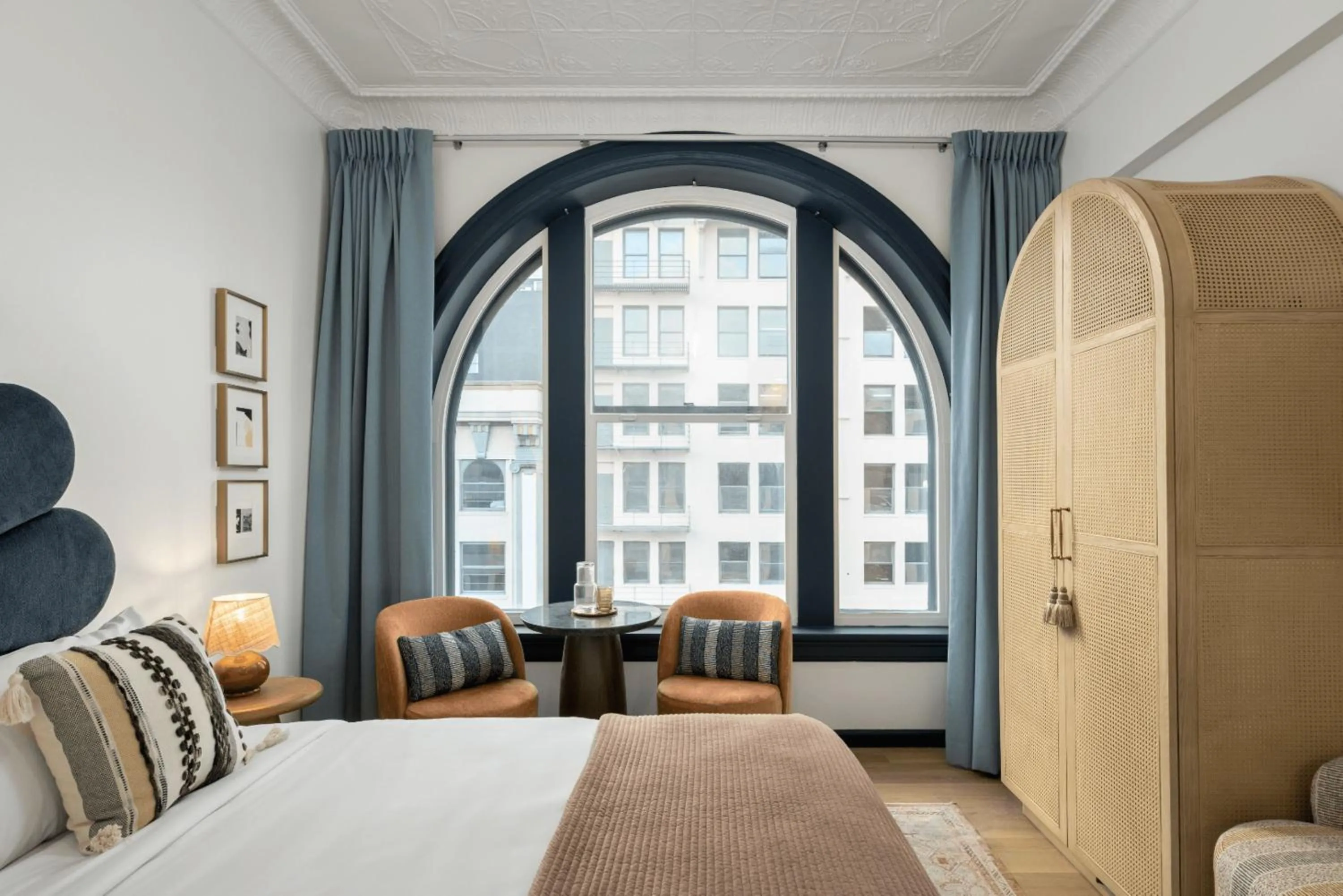 View (from property/room), Bed in Granger Hotel San Diego, a Member of Design Hotels, part of Marriott Bonvoy