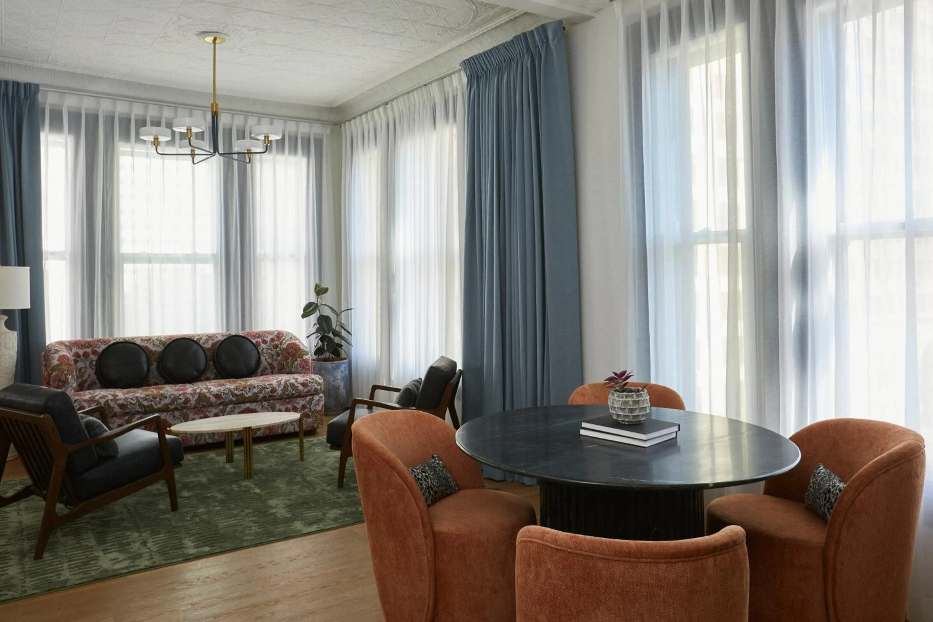 Living room in Granger Hotel San Diego, a Member of Design Hotels, part of Marriott Bonvoy