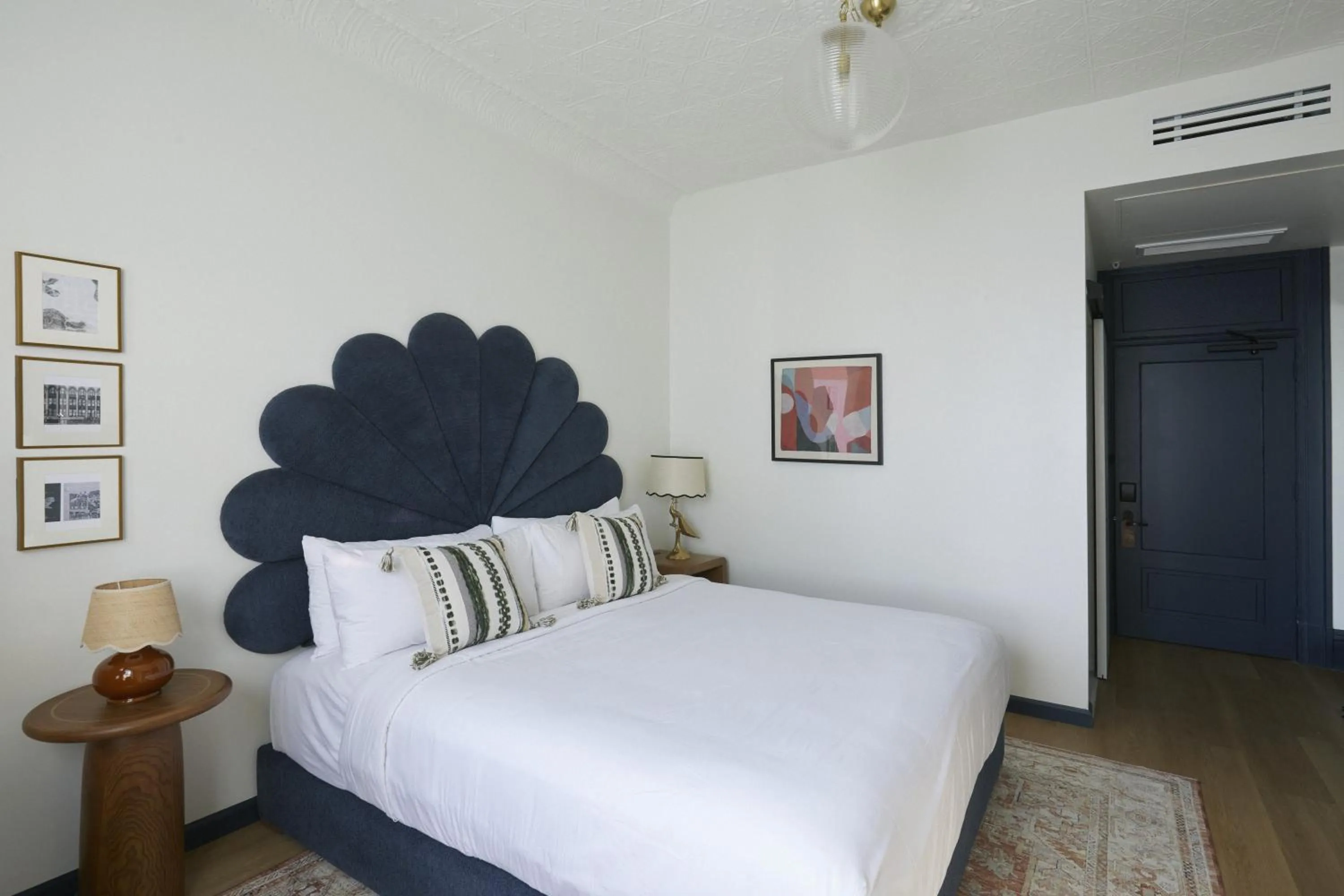 Bed in Granger Hotel San Diego, a Member of Design Hotels, part of Marriott Bonvoy