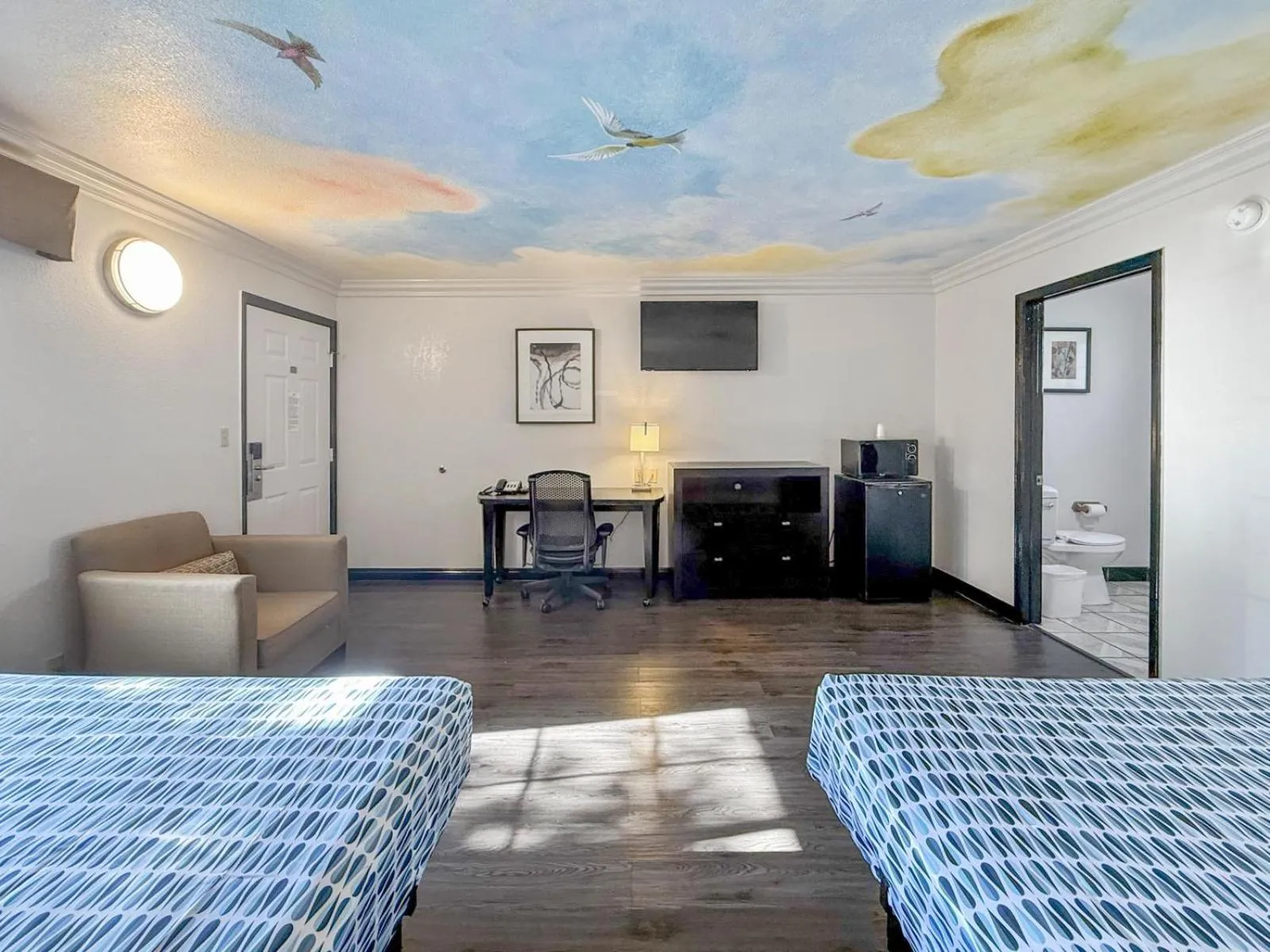 Bed in Super 7 Motel - Anaheim Packing District & Disneyland