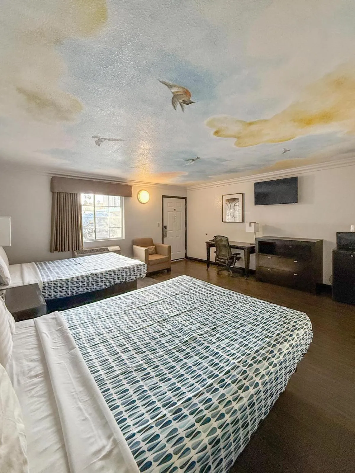 Bed in Super 7 Motel - Anaheim Packing District & Disneyland