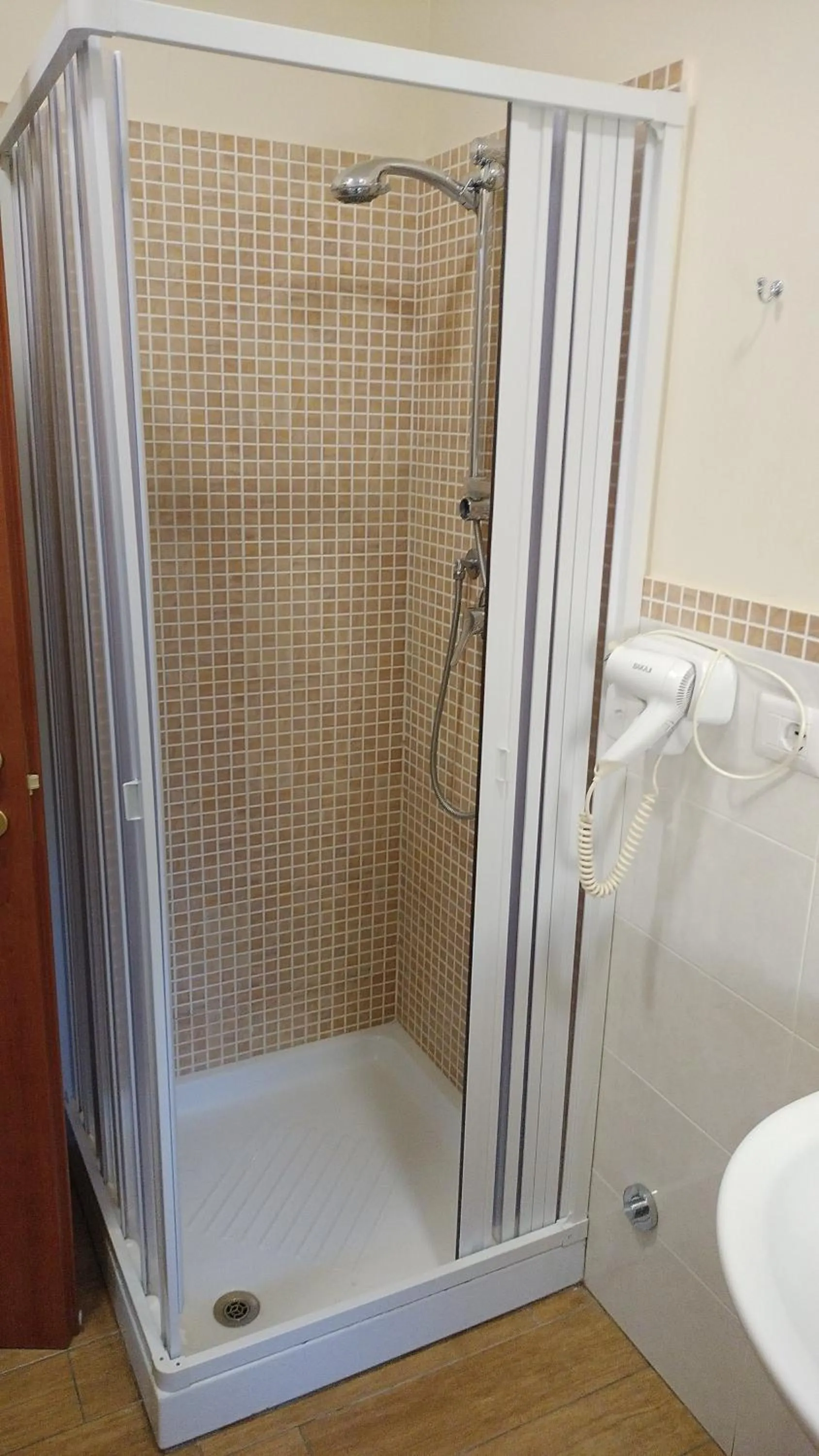 Shower in B&B Max