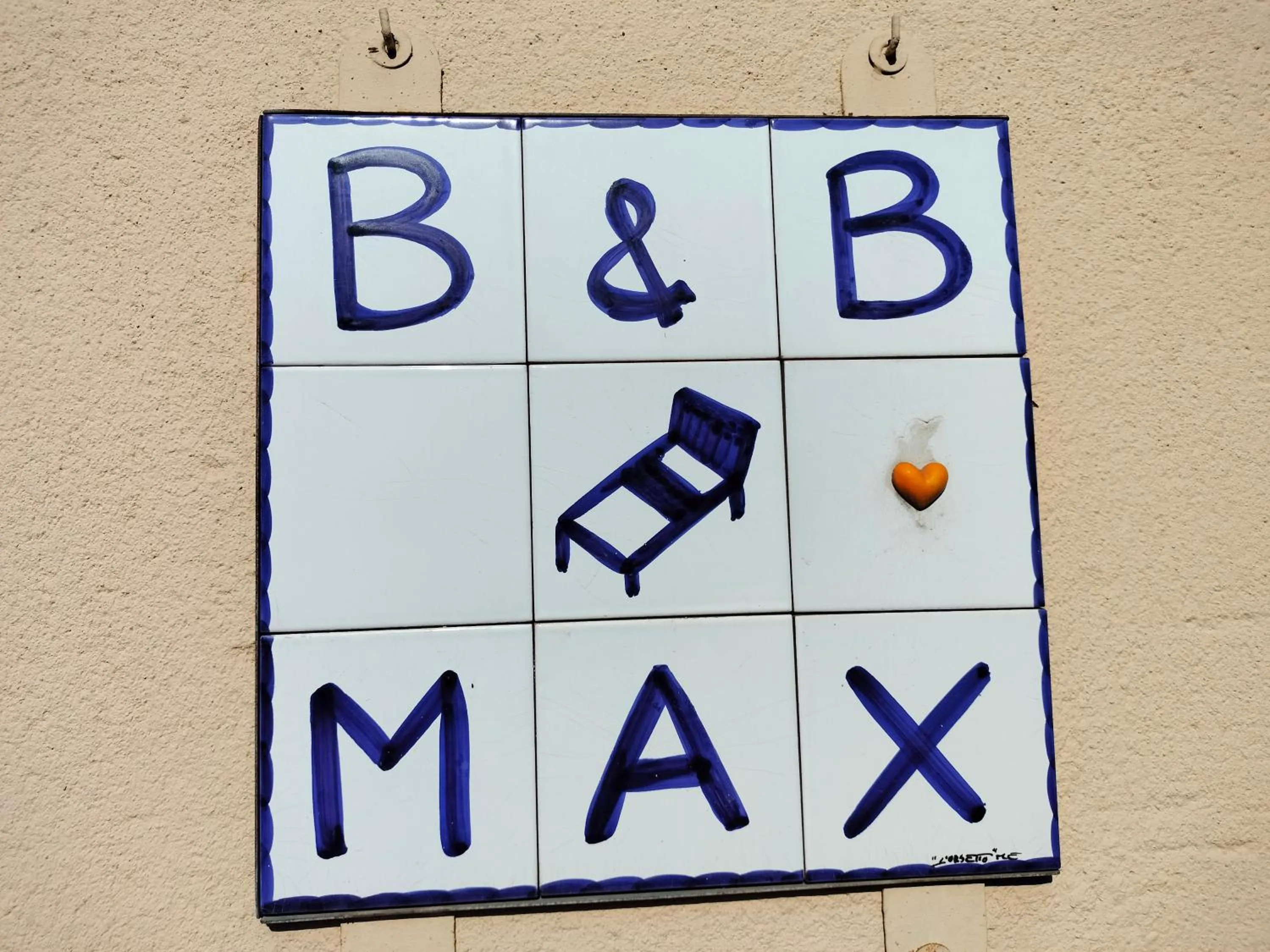 Property logo or sign in B&B Max