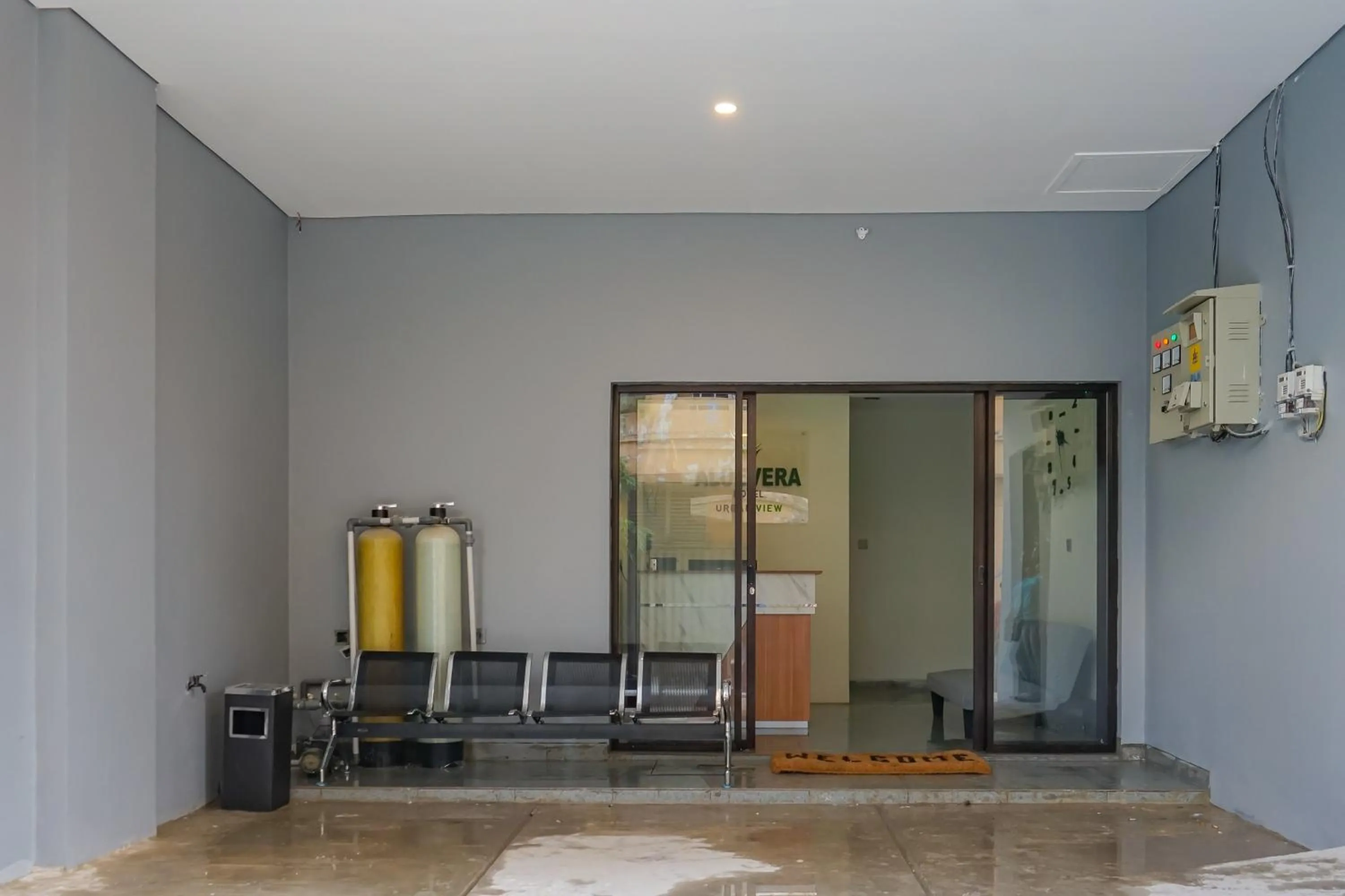 Facade/entrance in Urbanview Hotel Aloevera Pontianak by RedDoorz