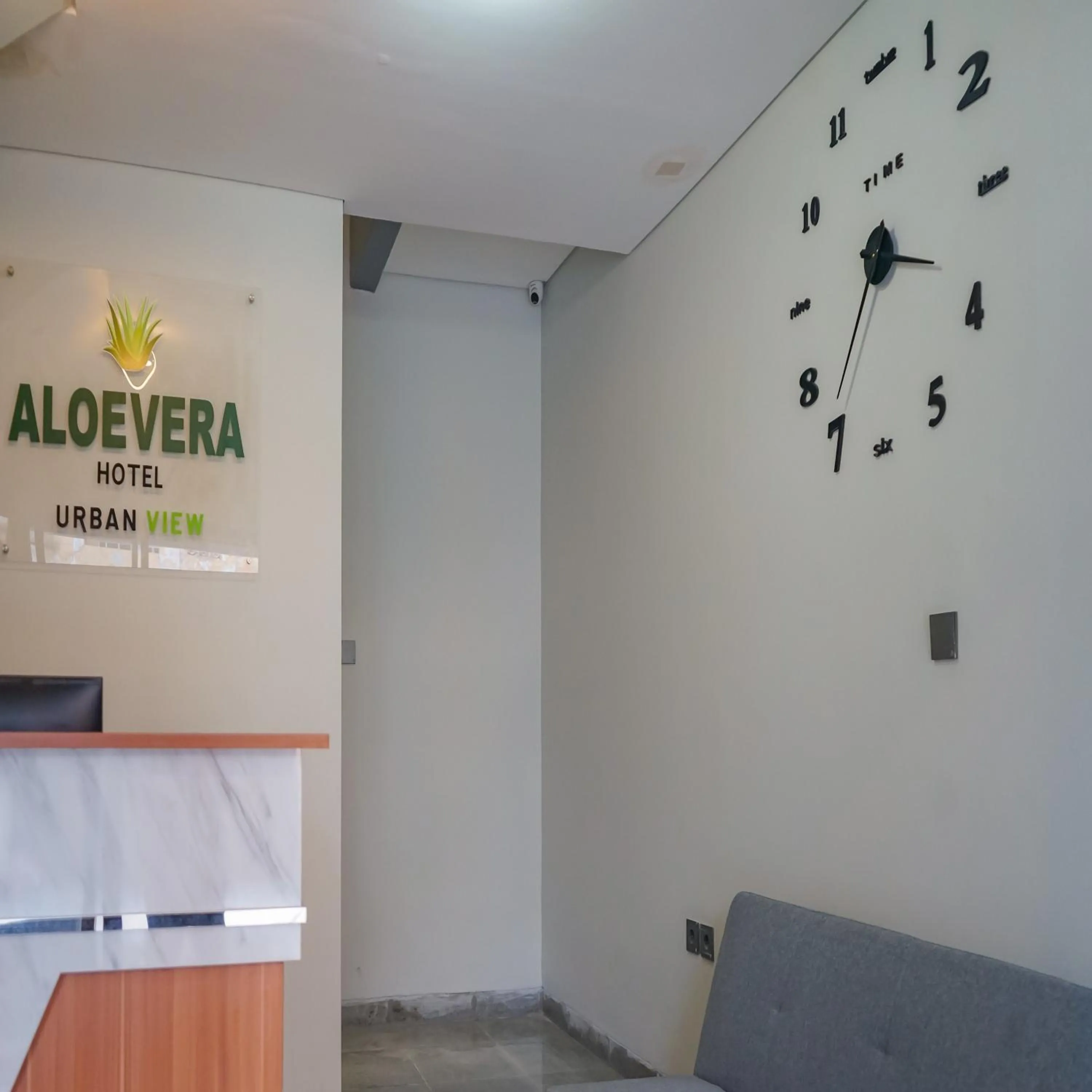 Lobby or reception in Urbanview Hotel Aloevera Pontianak by RedDoorz