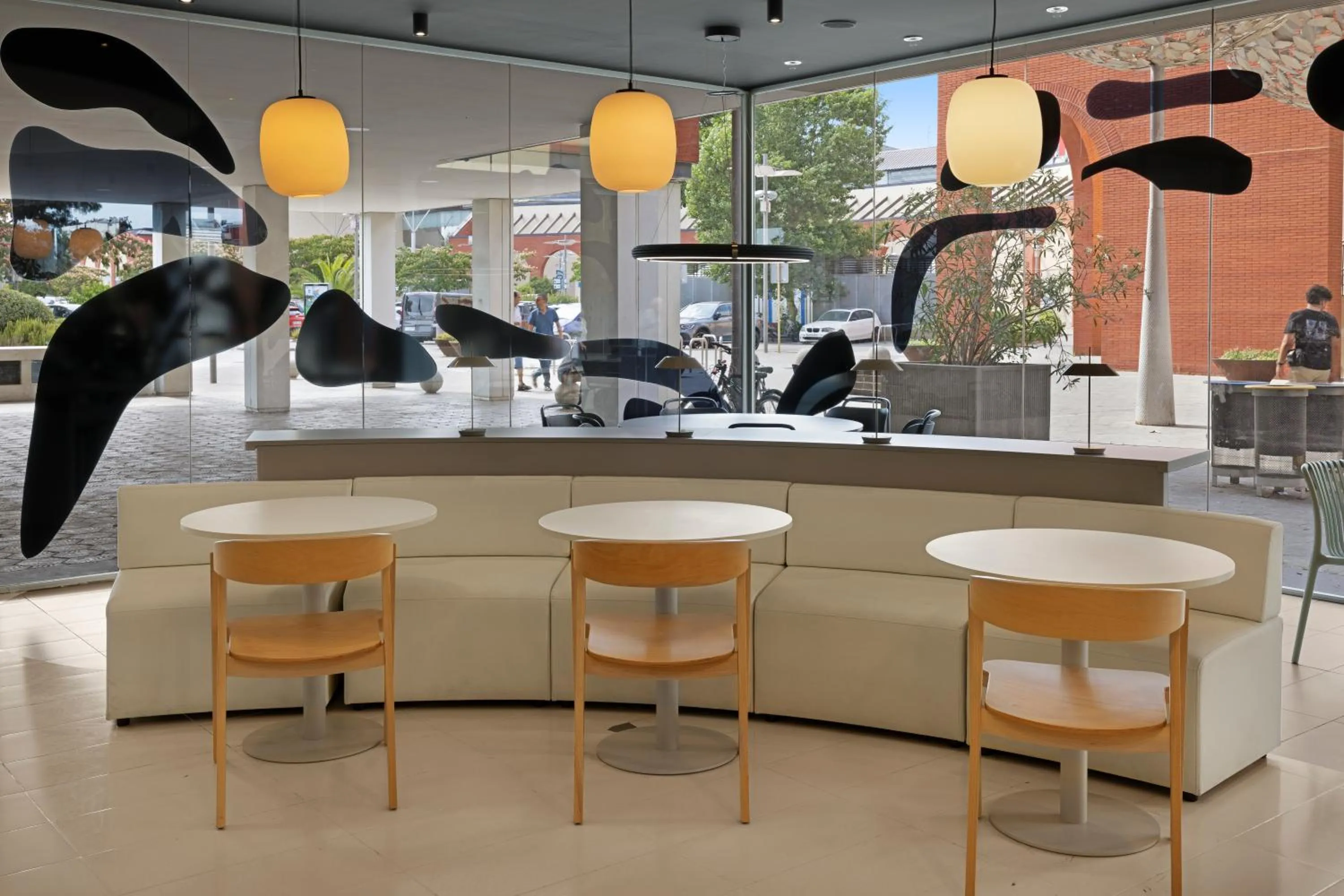 Seating area in B&B HOTEL Girona 3