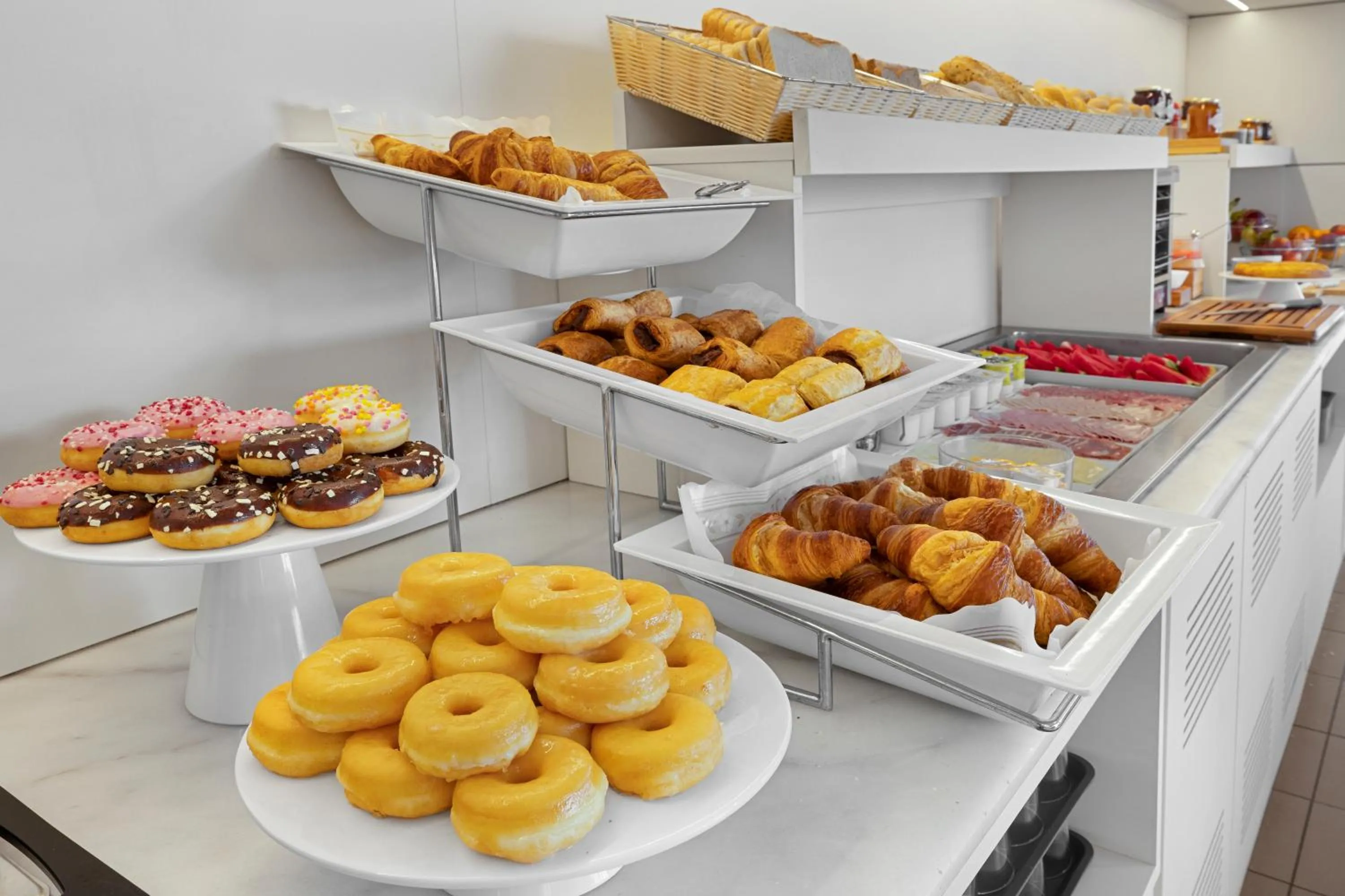 Breakfast in B&B HOTEL Girona 3