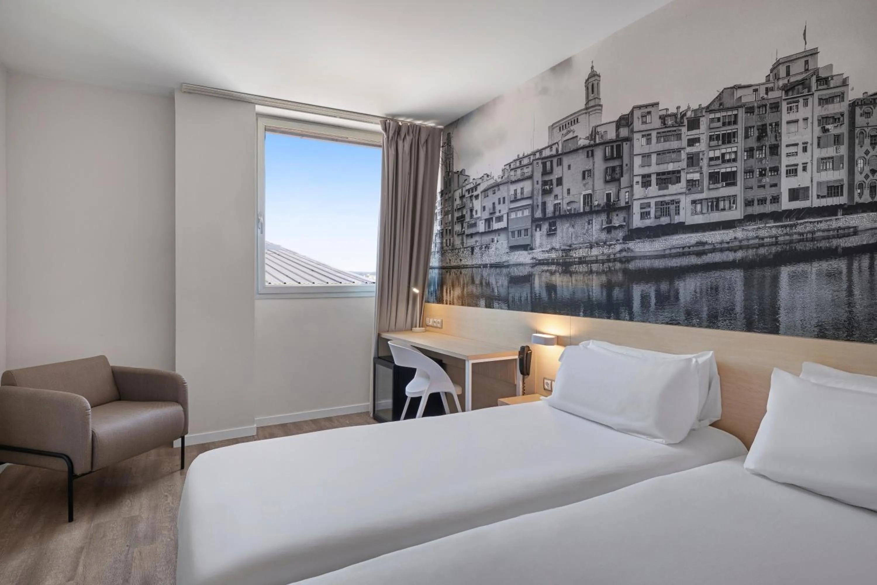 Bed in B&B HOTEL Girona 3