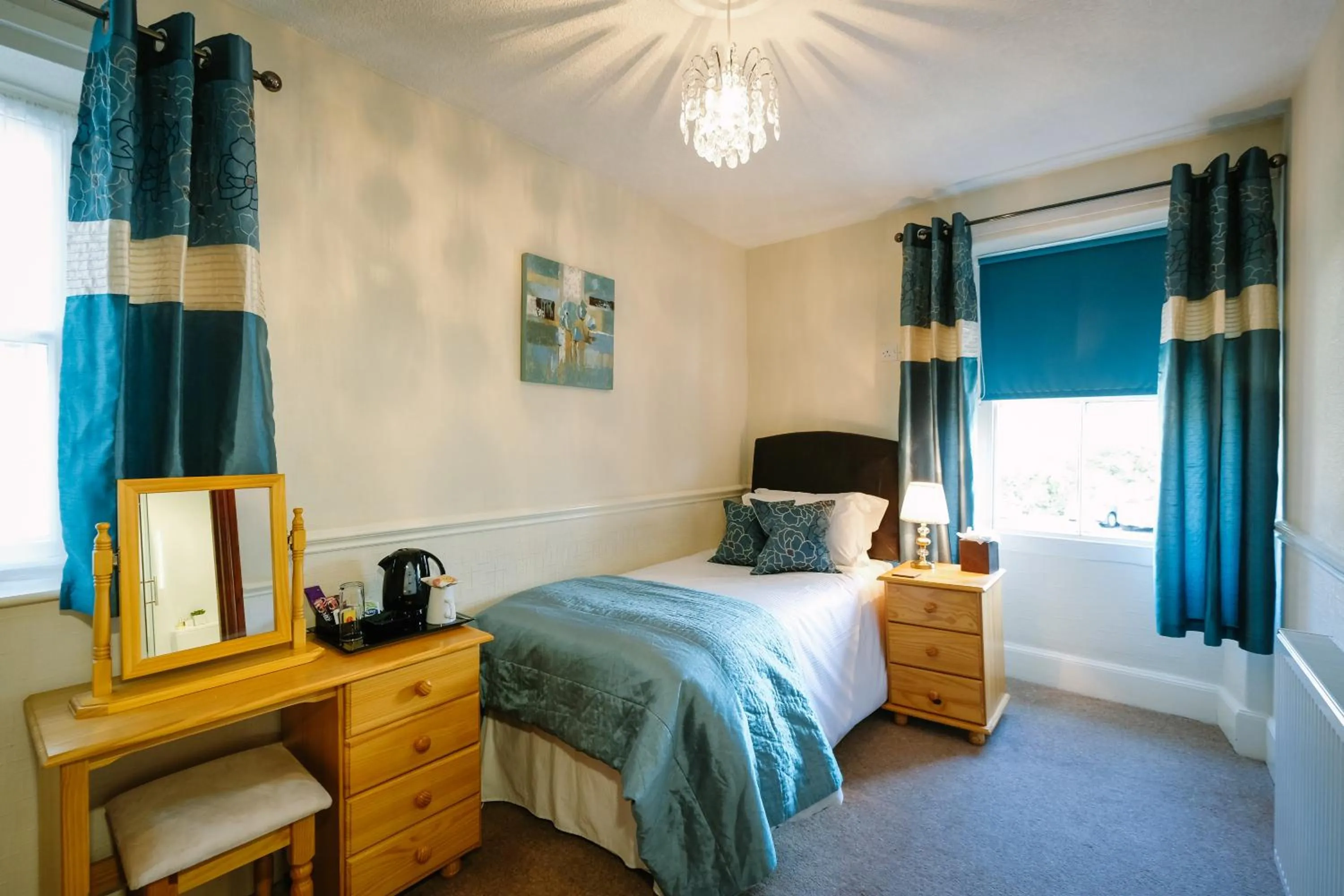 Bedroom, Bed in Sun Inn