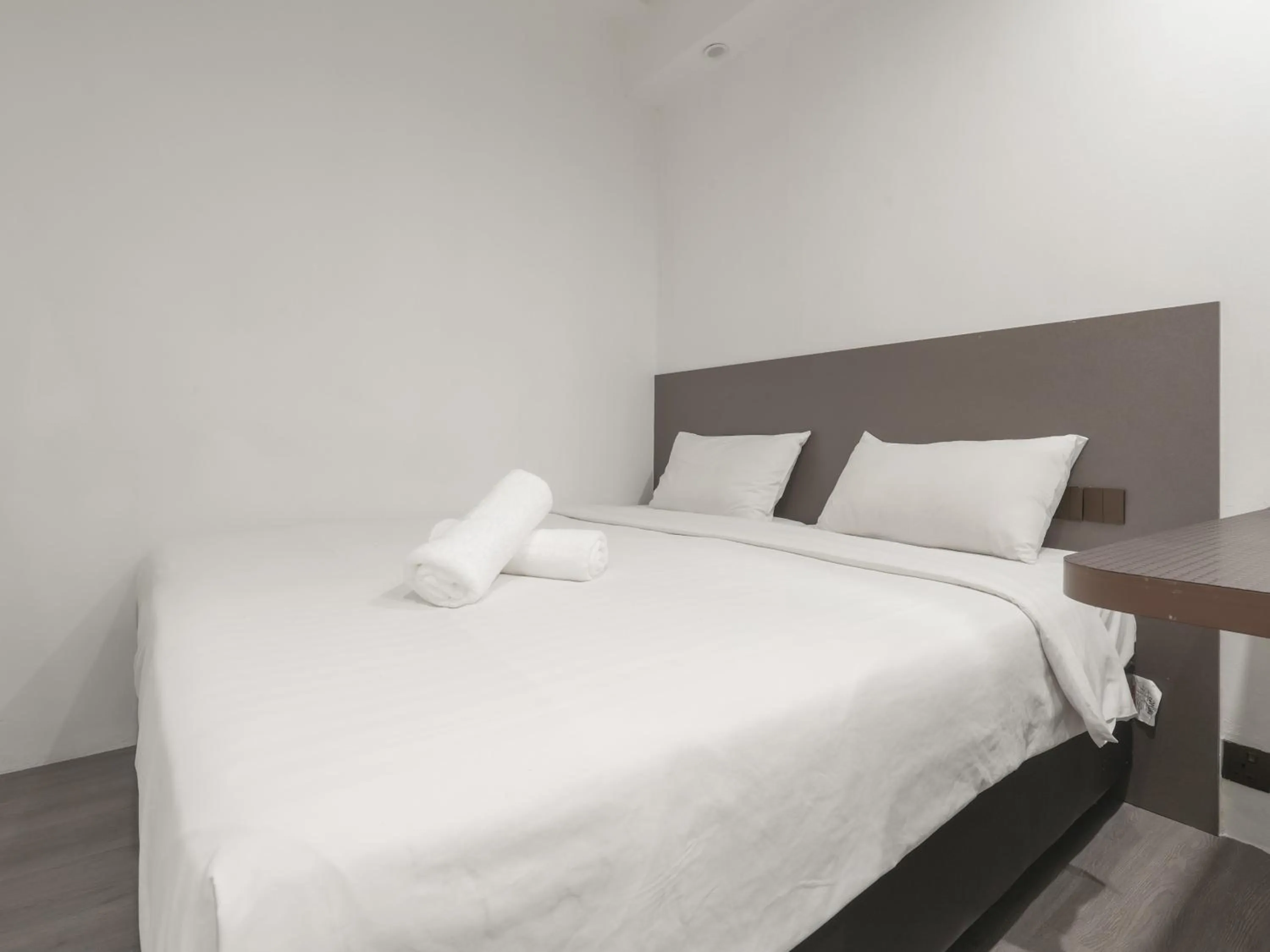 Bed in A Hotel Dickson, Stay From 9PM To 8AM