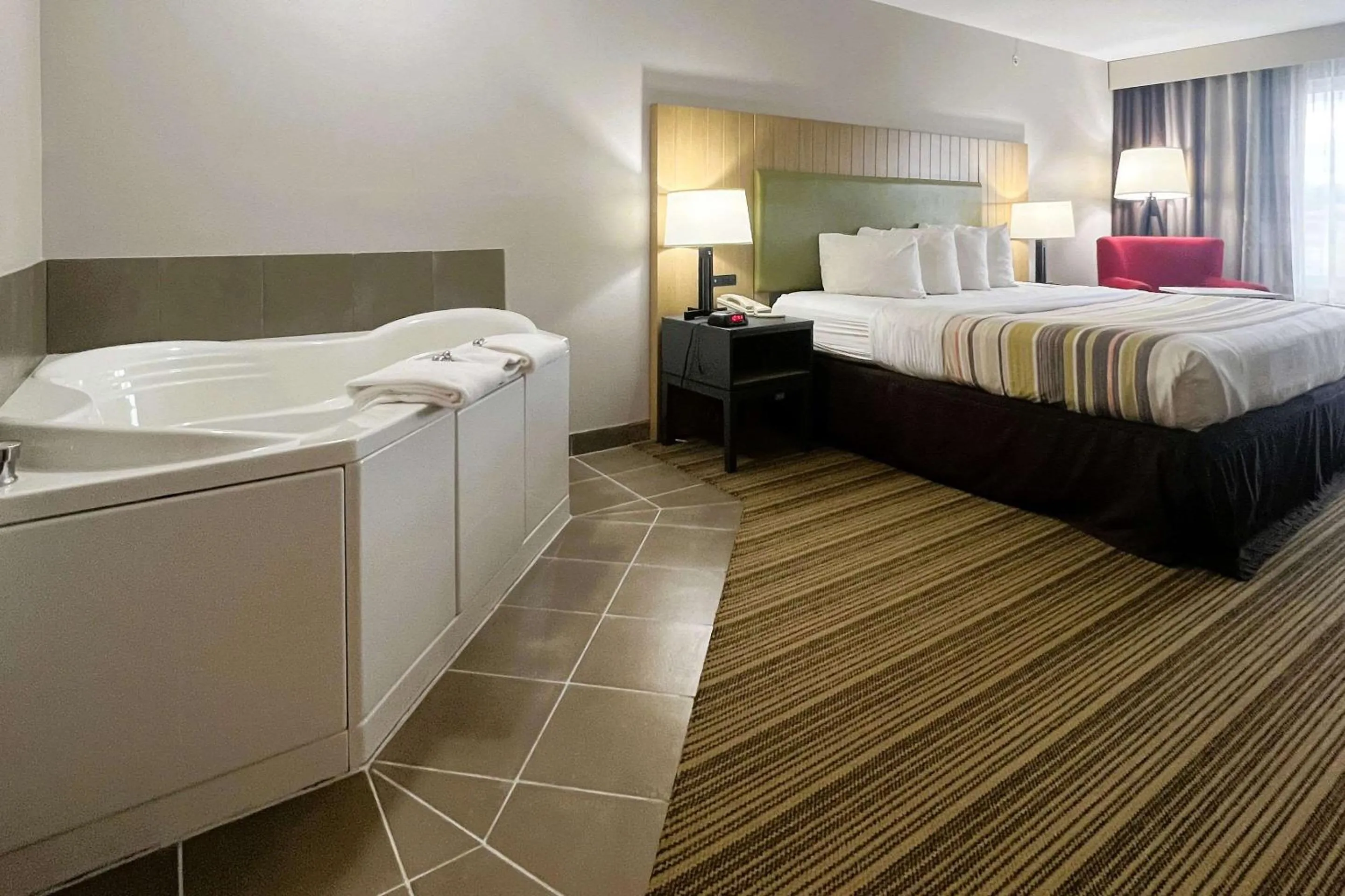 Bedroom, Bed in Country Inn & Suites by Radisson, Wytheville, VA