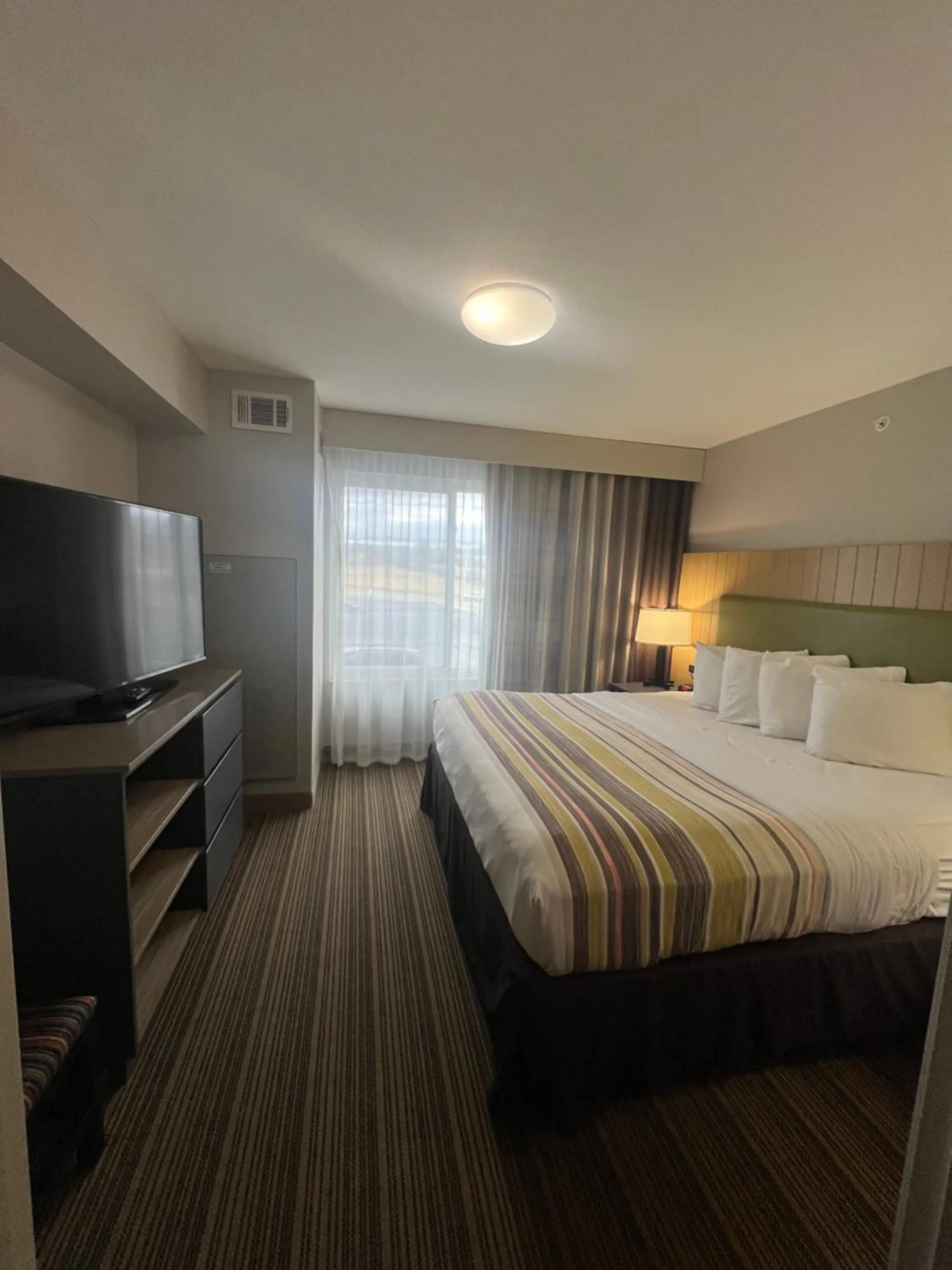 Bedroom, Bed in Country Inn & Suites by Radisson, Wytheville, VA