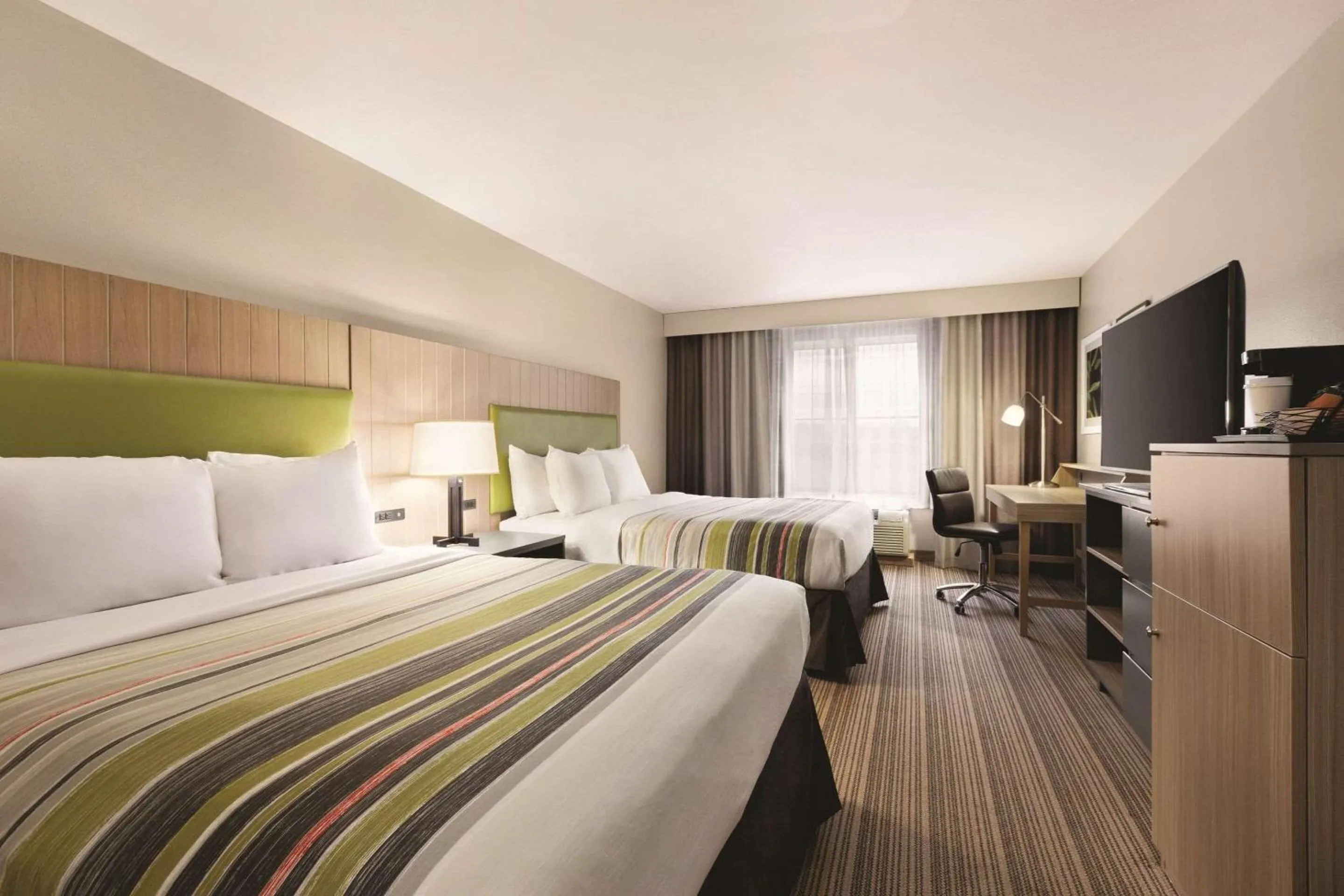 Bedroom, Bed in Country Inn & Suites by Radisson, Wytheville, VA