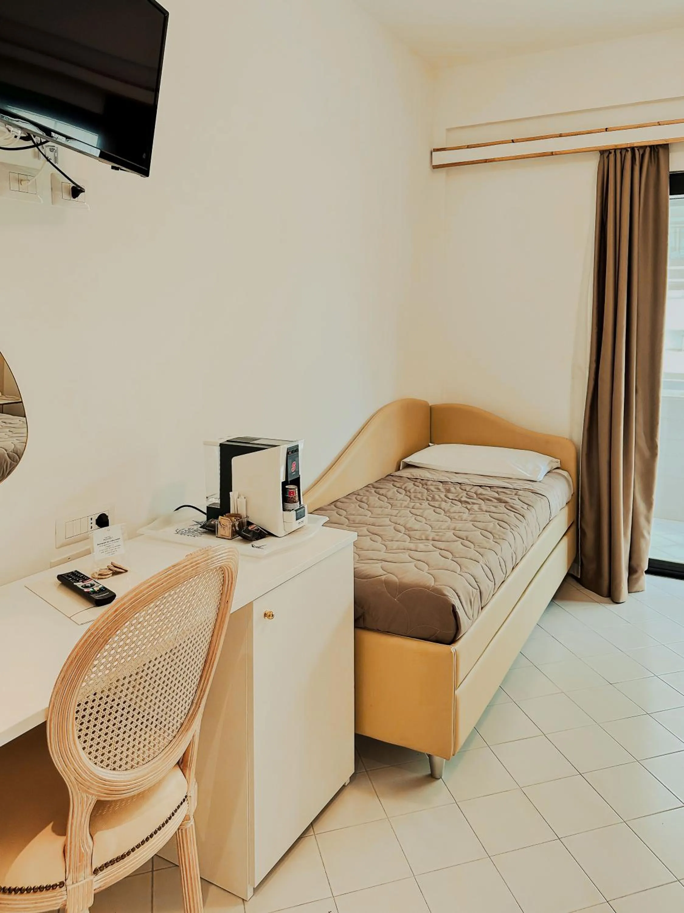 Bed in Hotel President - Vintage Hotel in centro