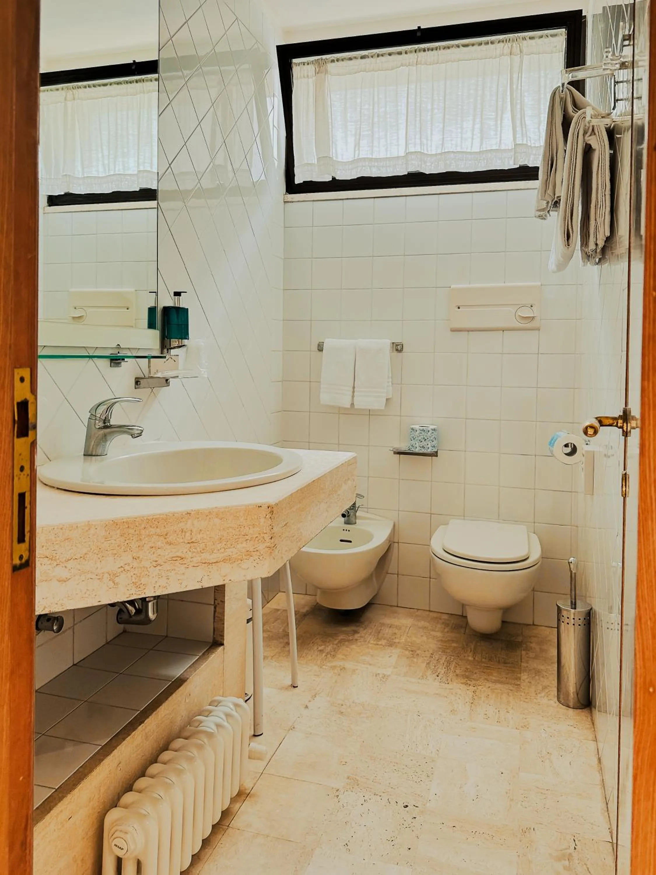 Shower in Hotel President - Vintage Hotel in centro