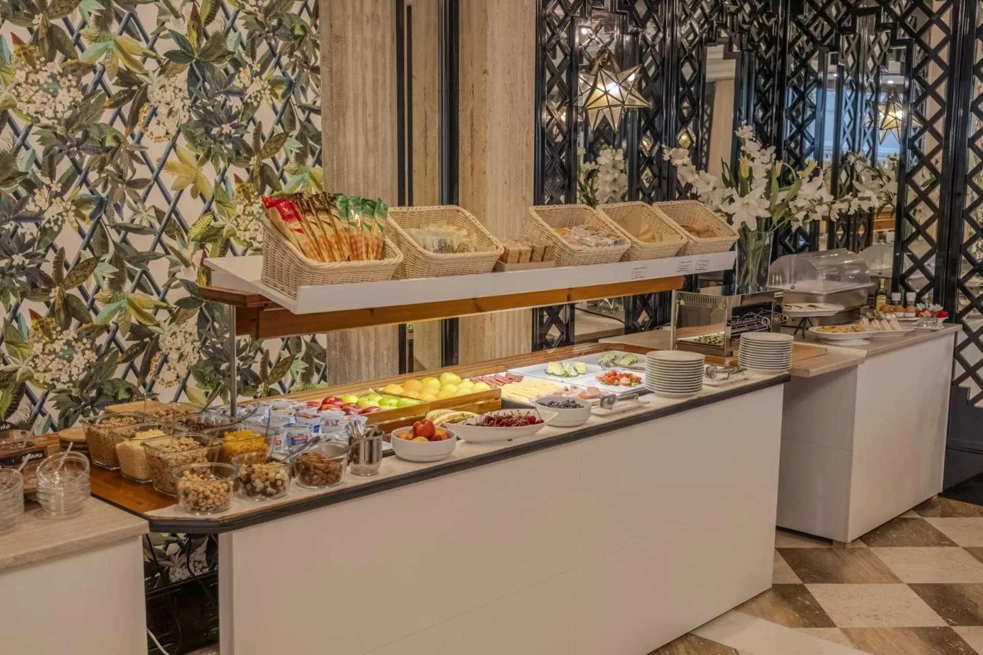 Breakfast in Hotel President - Vintage Hotel in centro