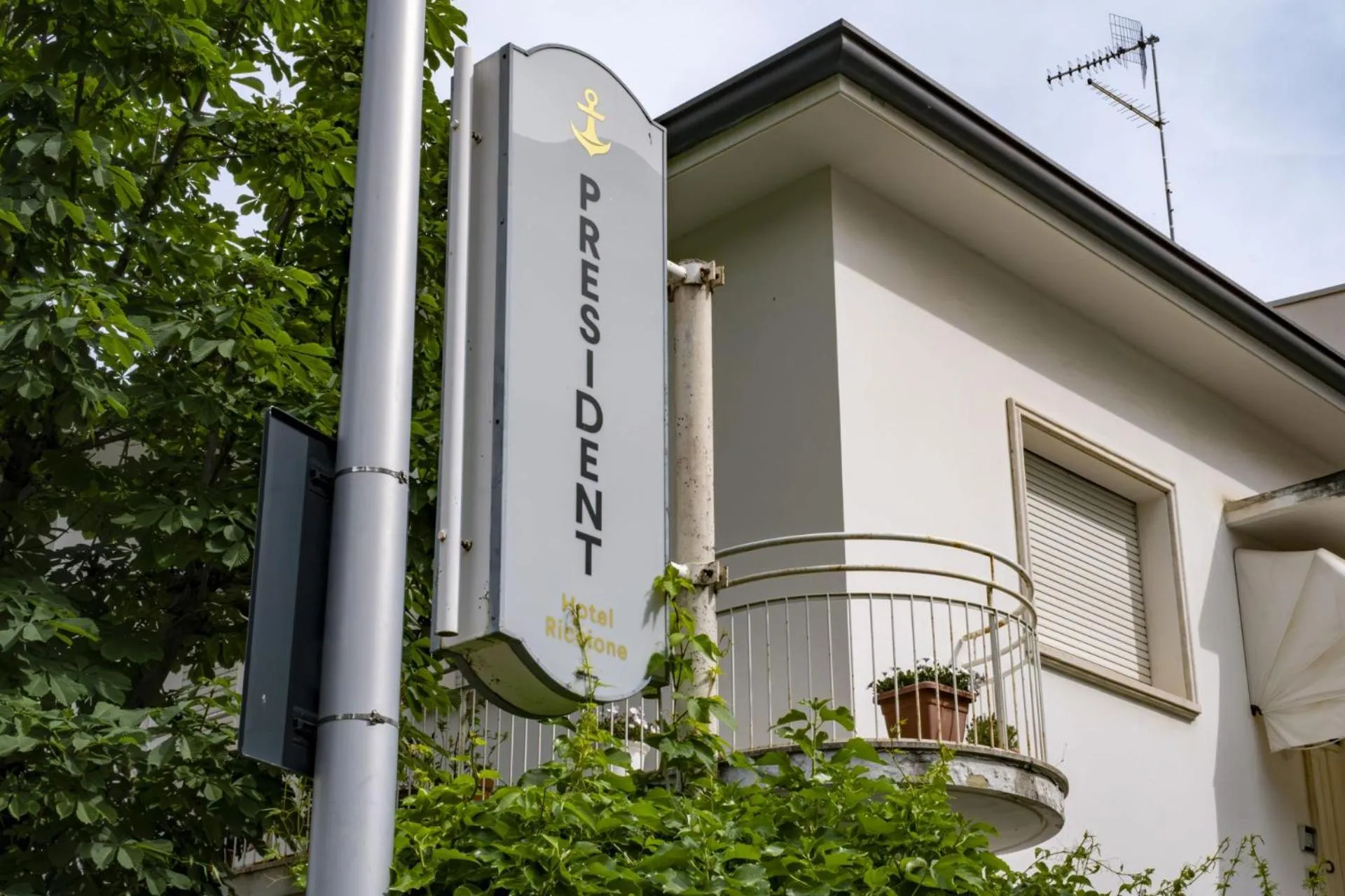 Property logo or sign in Hotel President - Vintage Hotel in centro