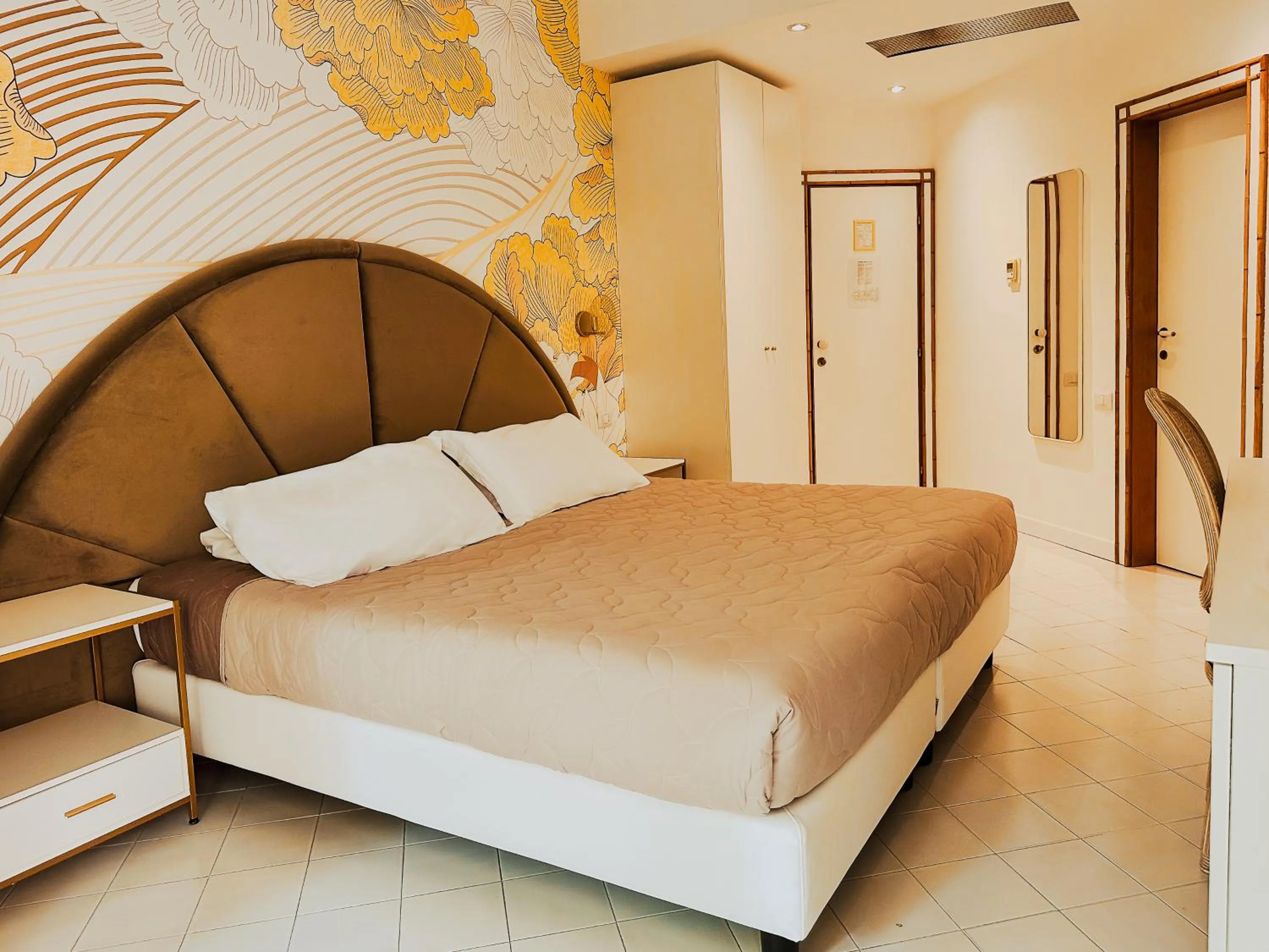 Photo of the whole room, Bed in Hotel President - Vintage Hotel in centro