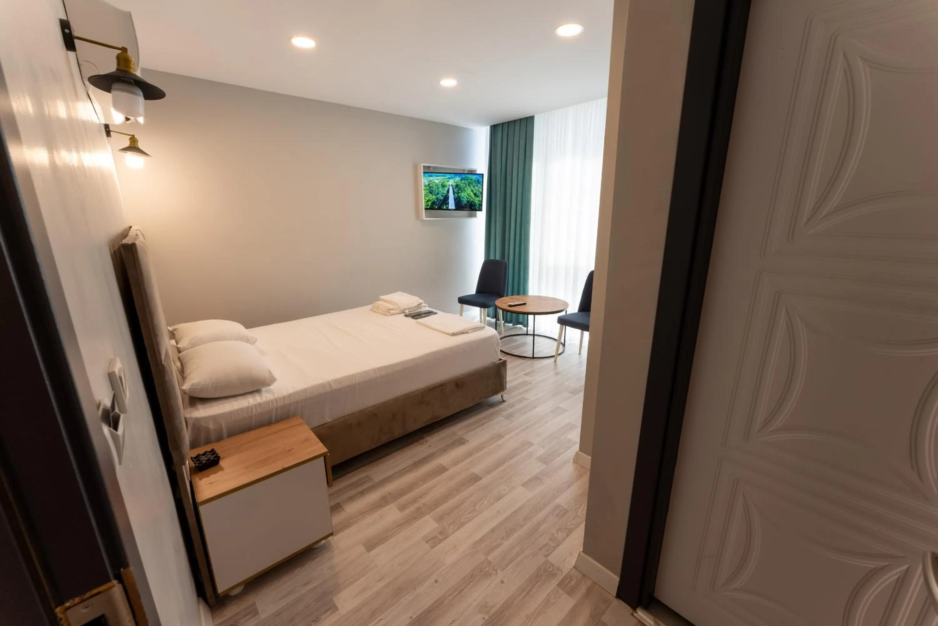 TV and multimedia in Lacasa Royal Hotel