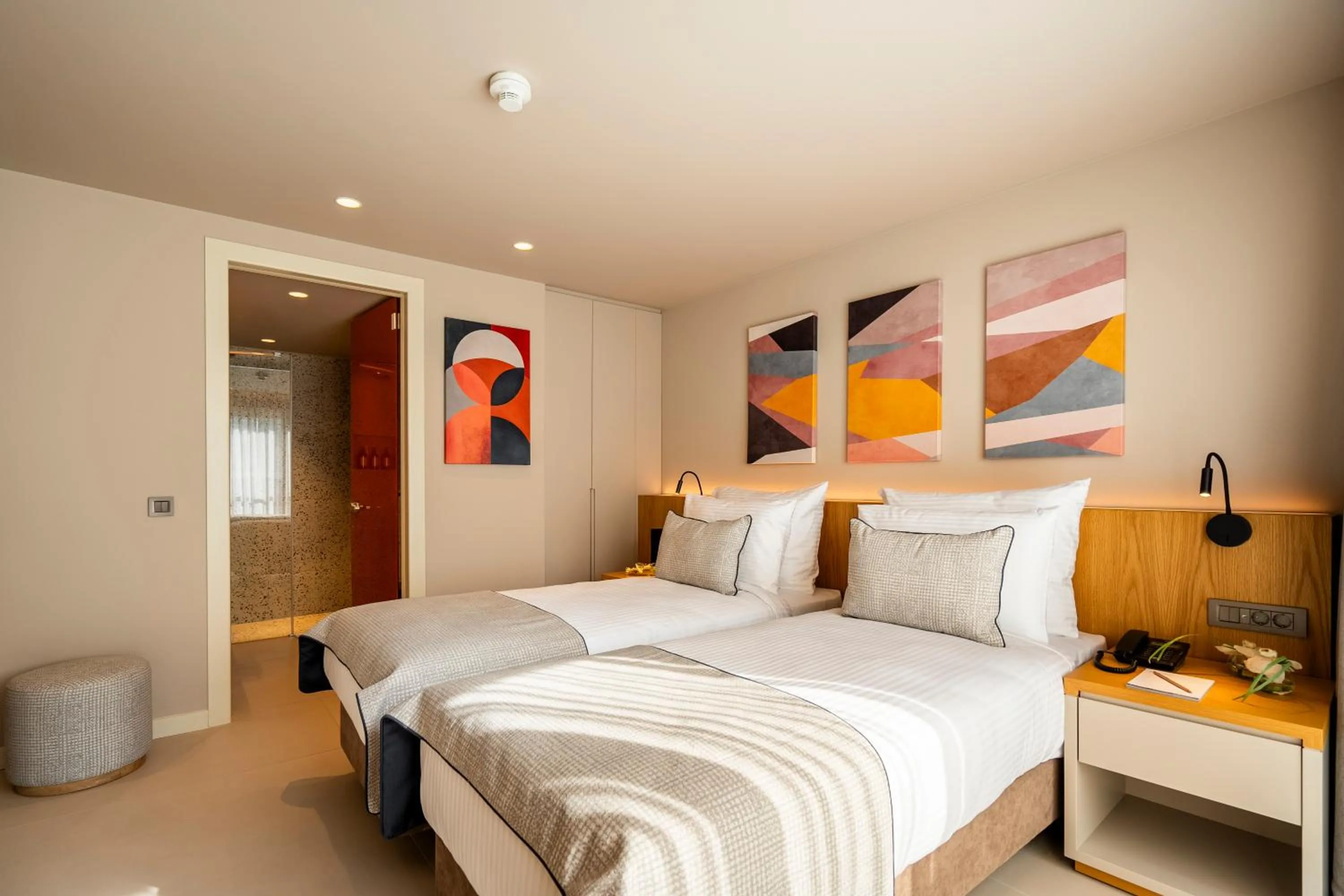 Photo of the whole room, Bed in ERK Hotel