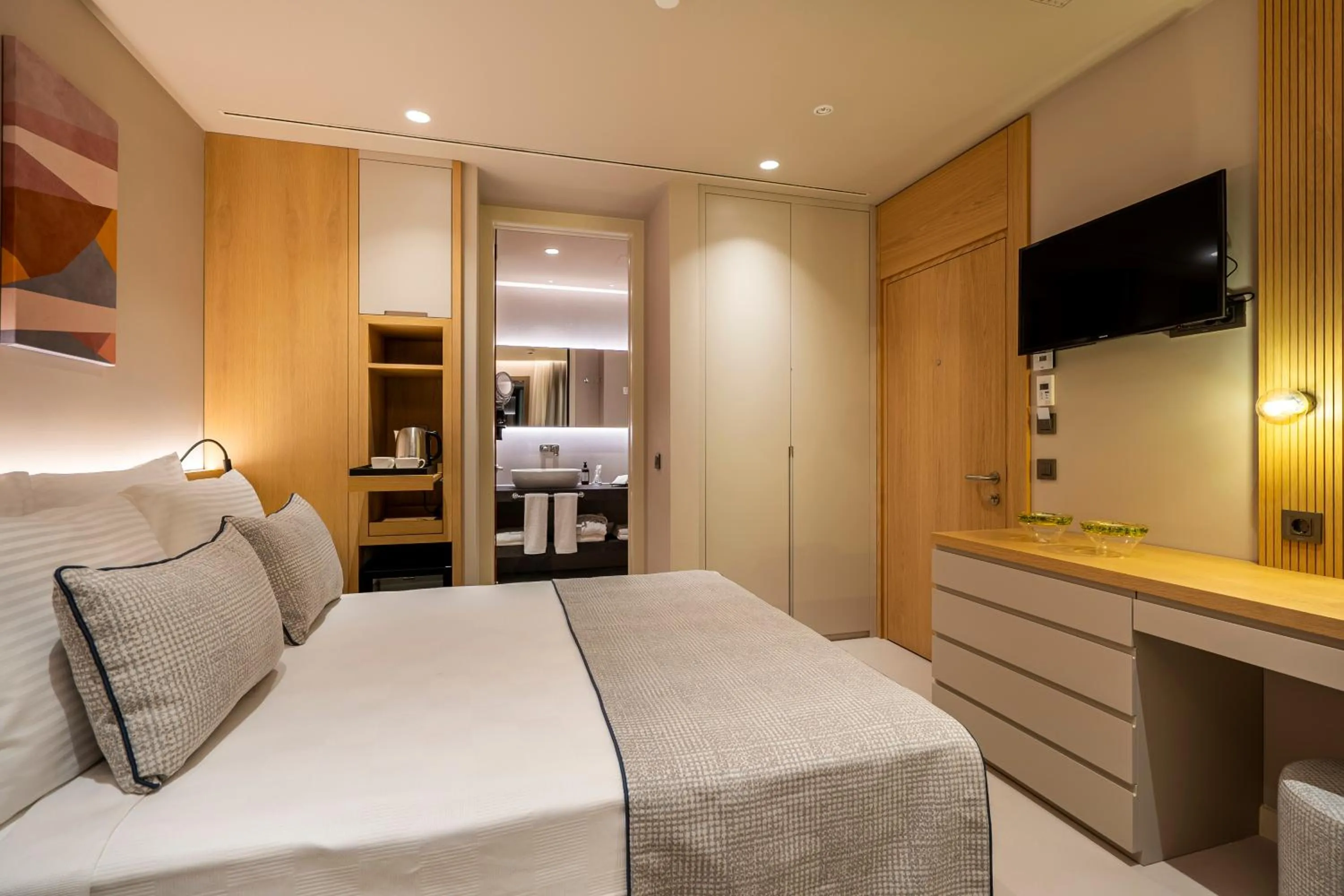 Photo of the whole room, Bed in ERK Hotel