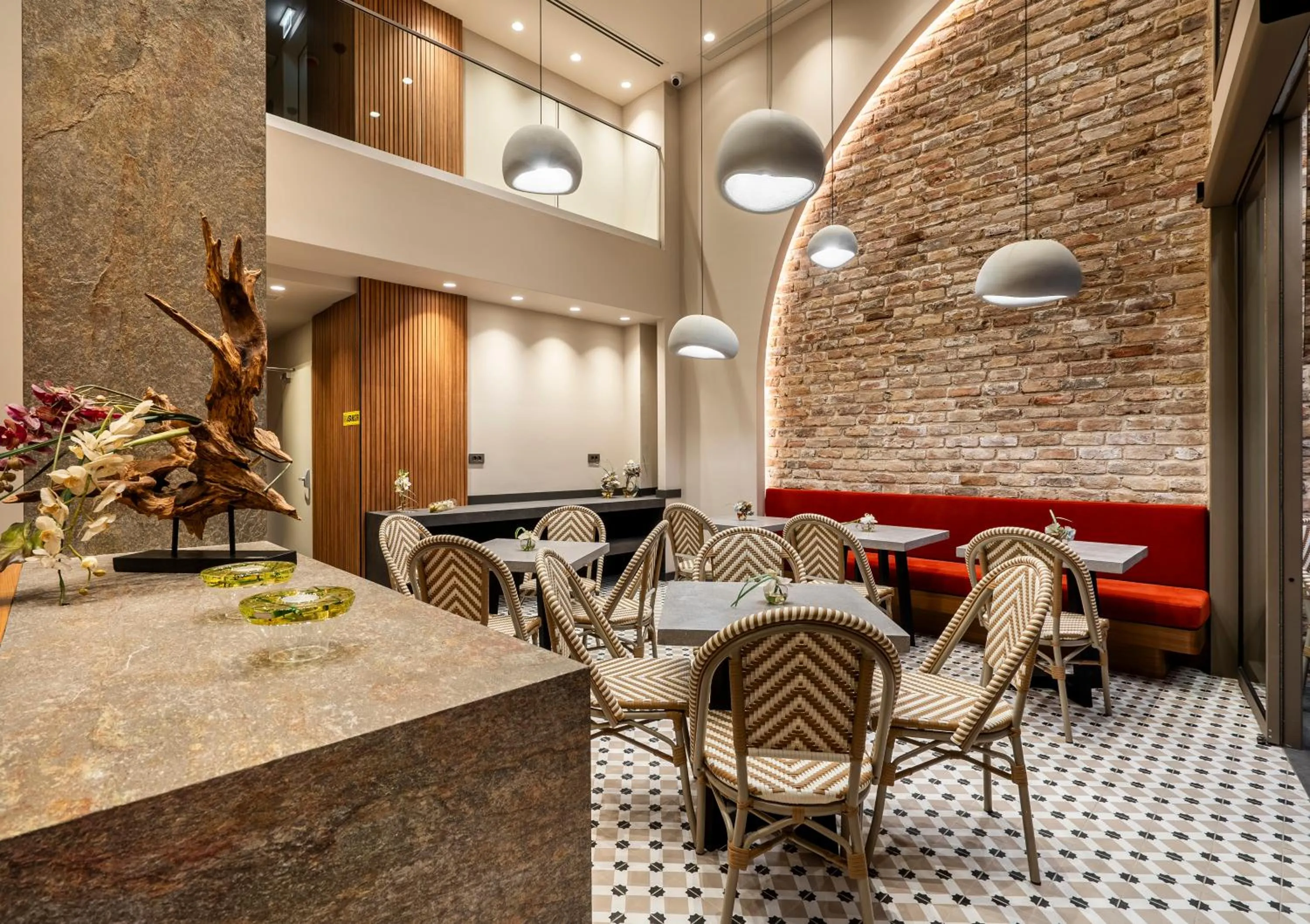 Restaurant/places to eat in ERK Hotel