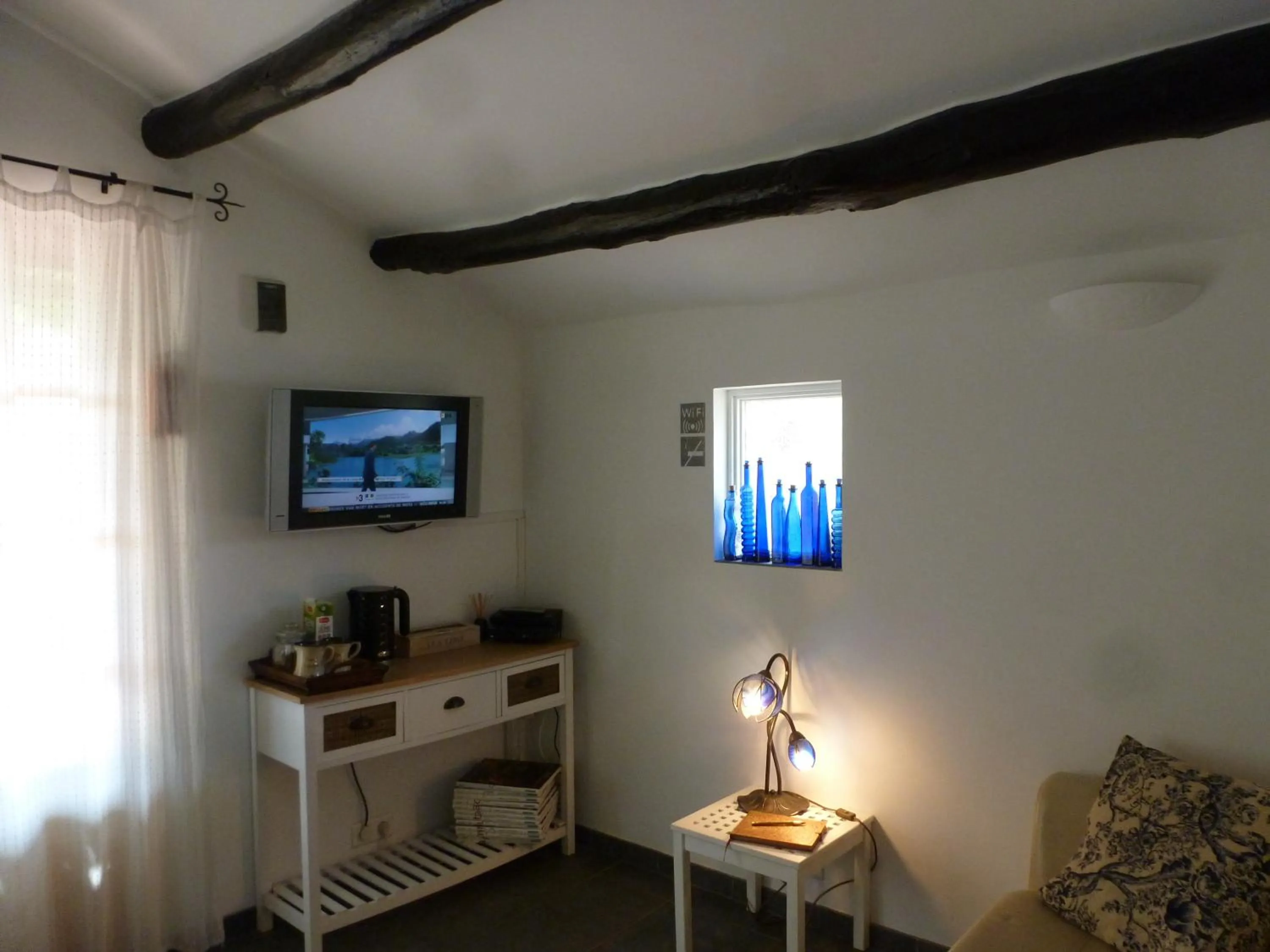 Photo of the whole room in River Ebro Holidays