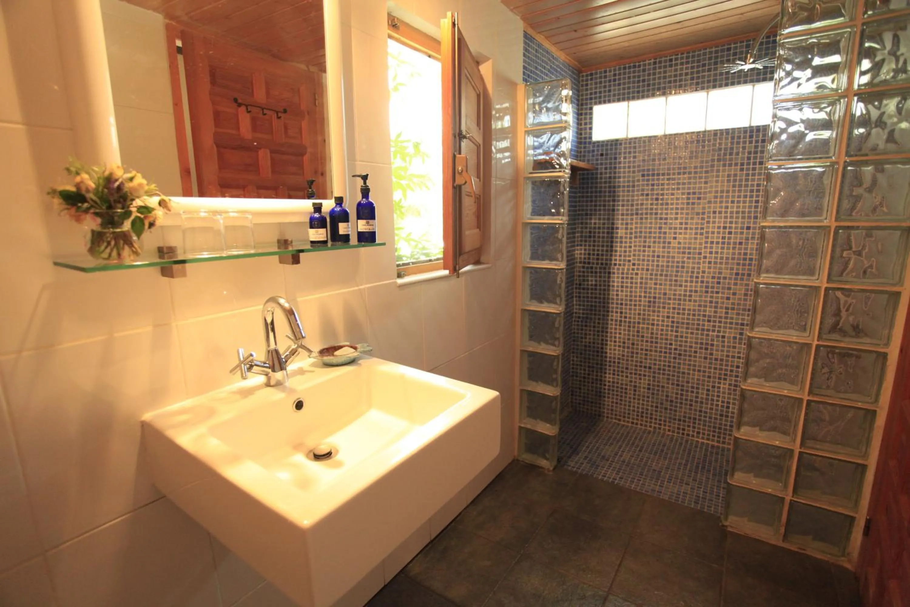 Bathroom in River Ebro Holidays