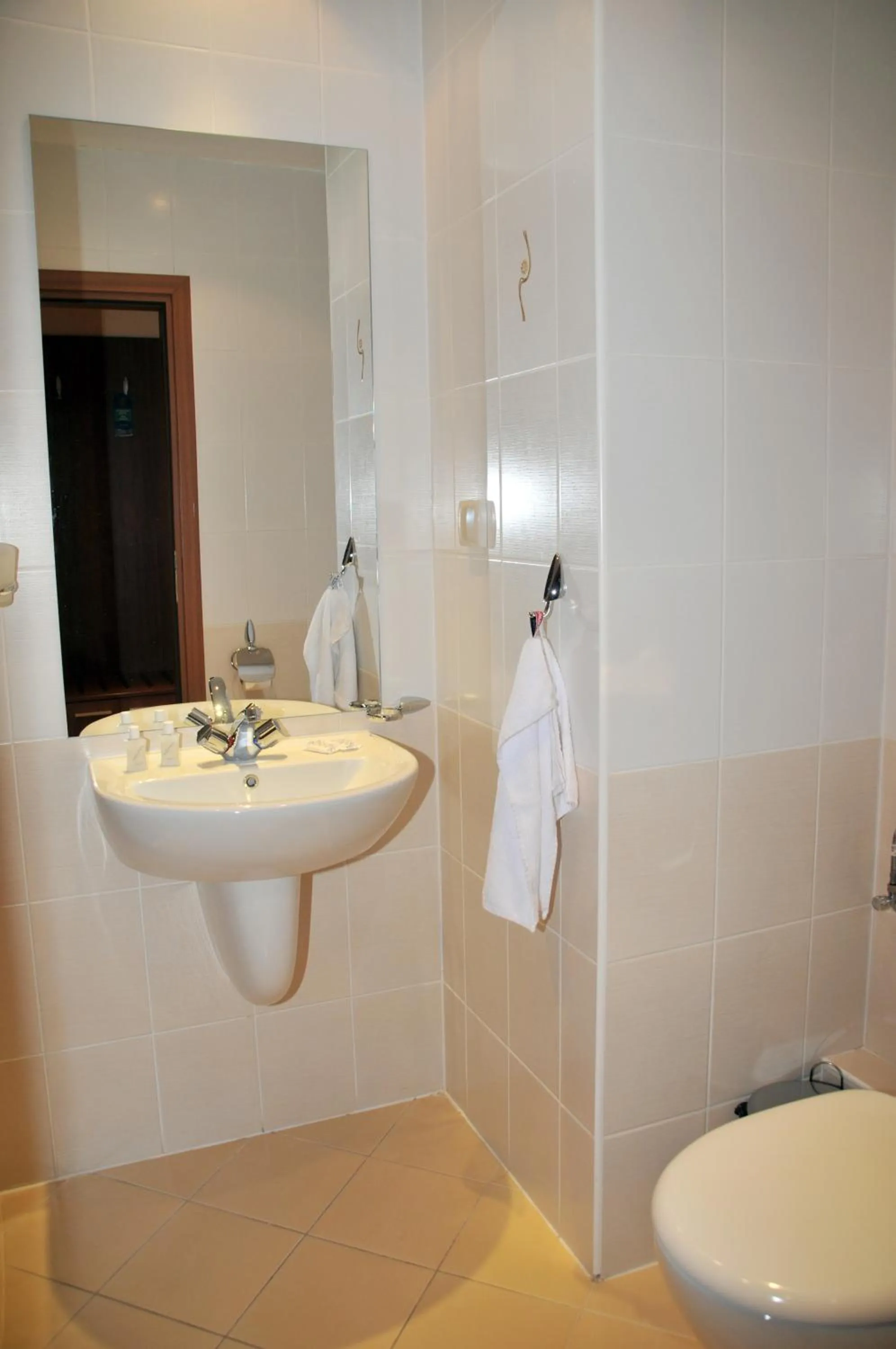 Bathroom in Villa Park Guest Apartments