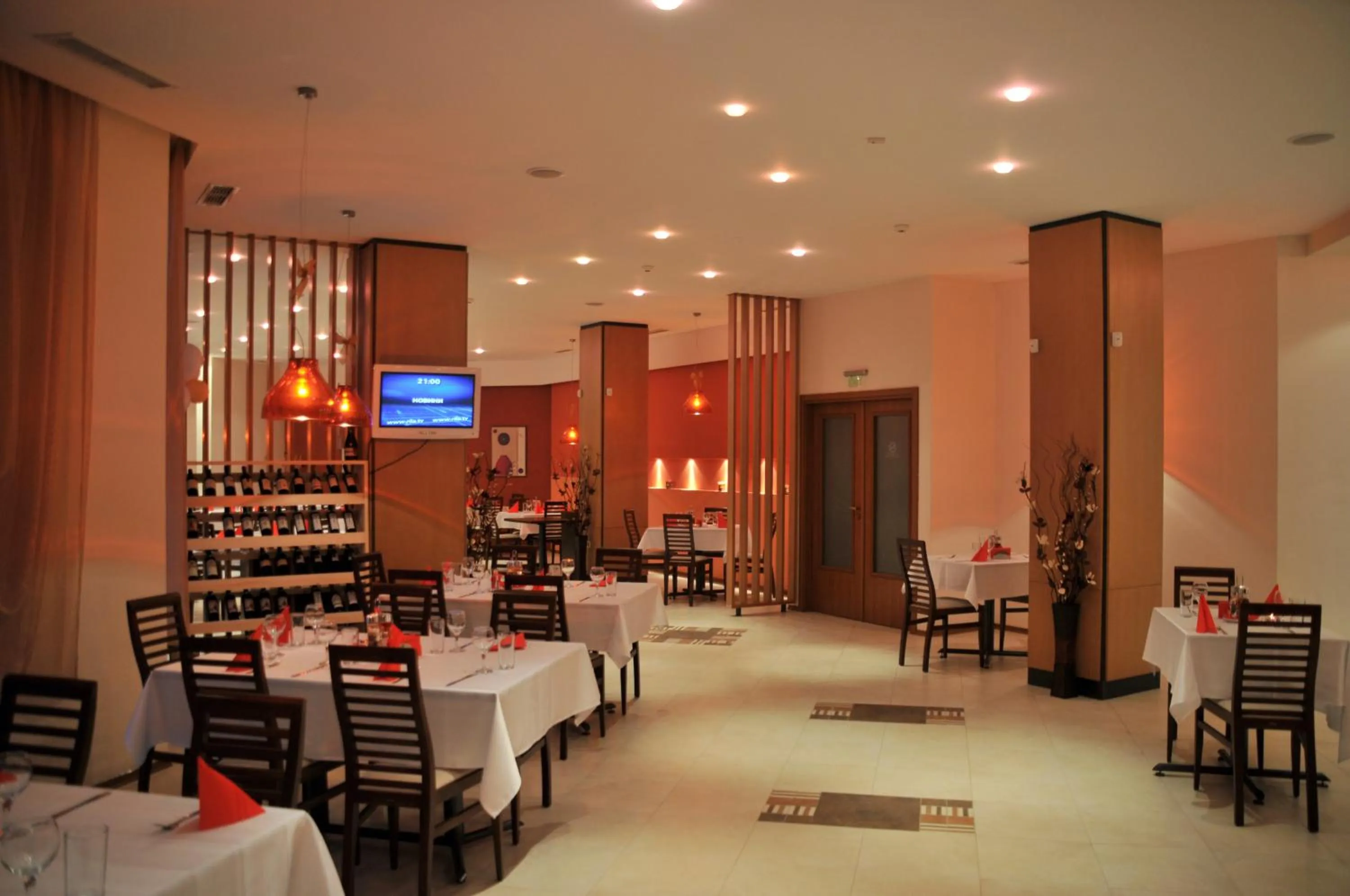 Restaurant/places to eat in Villa Park Guest Apartments