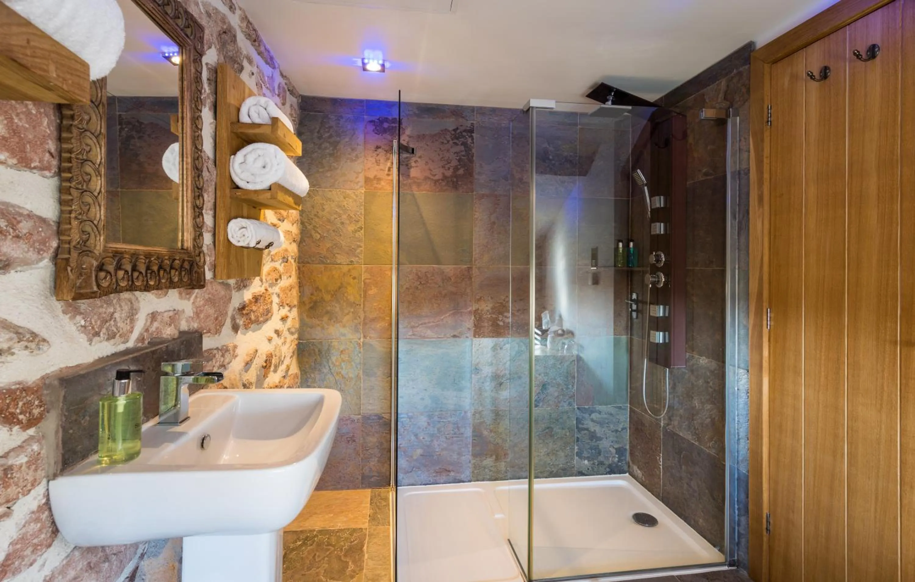 Shower in Gosforth Hall Inn