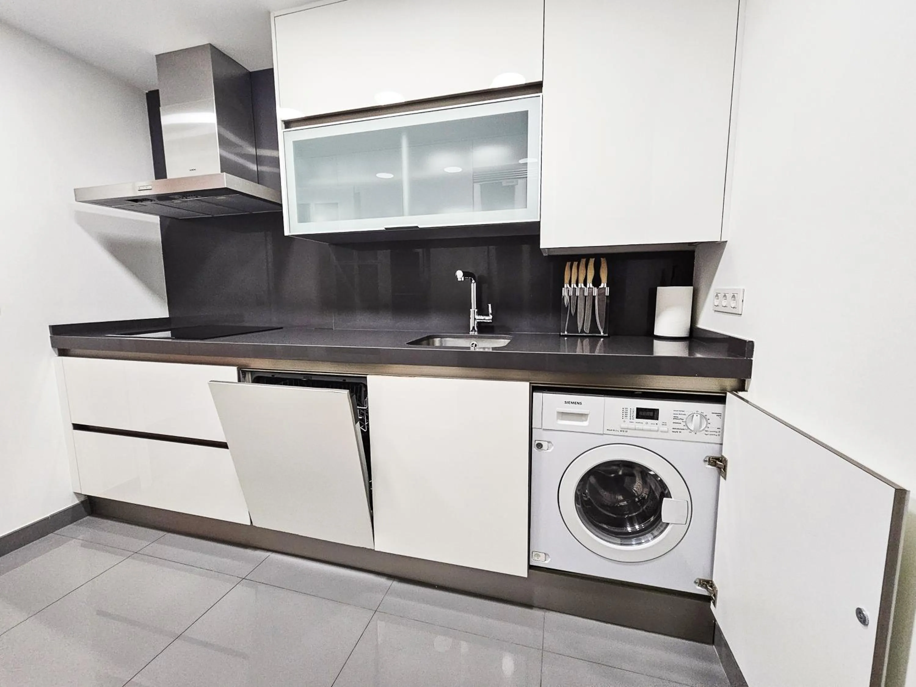 Kitchen or kitchenette in Apartamentos Zaragoza Independencia 3000