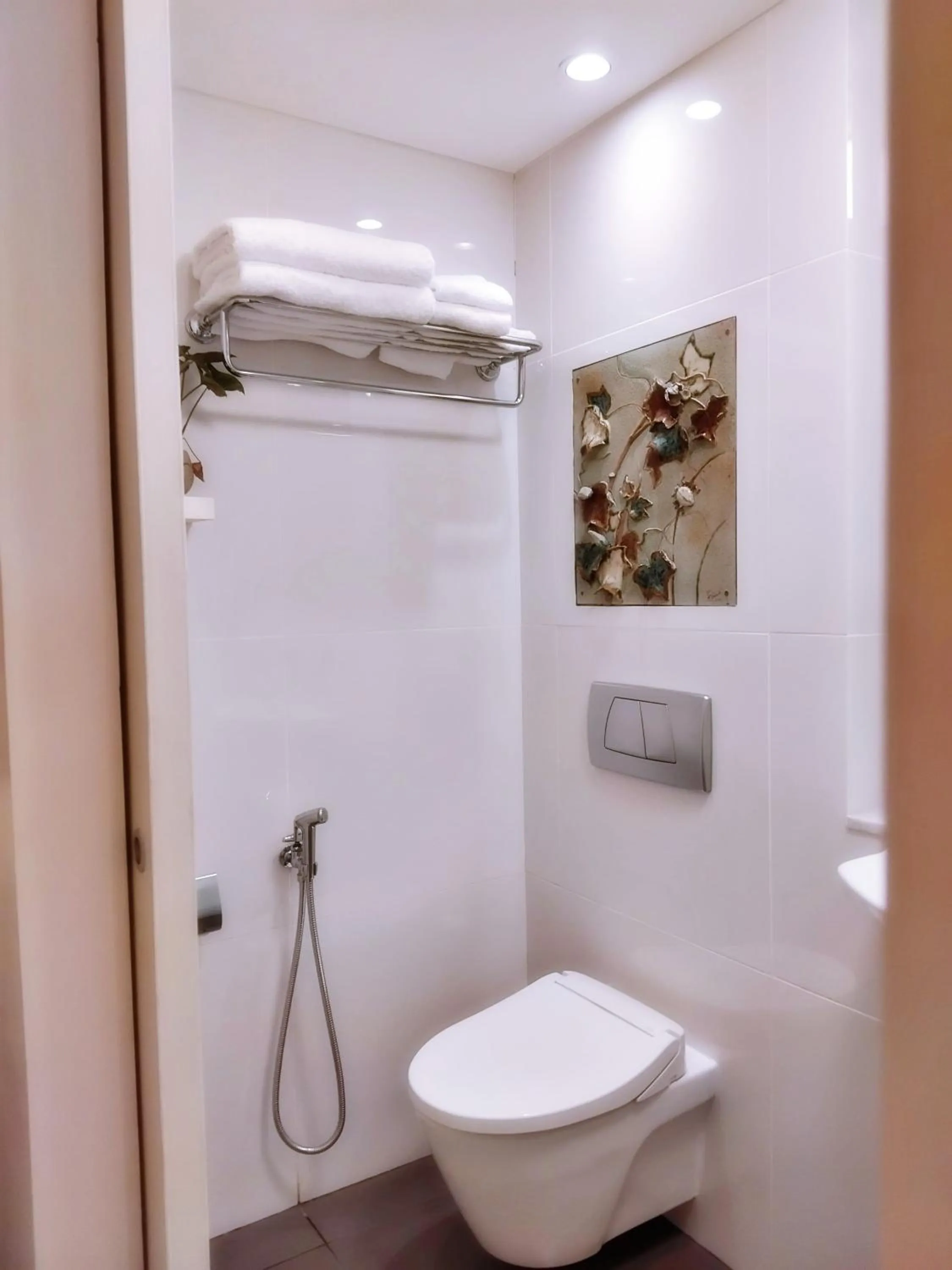 Toilet in KoenoKoeni Boutique Hotel