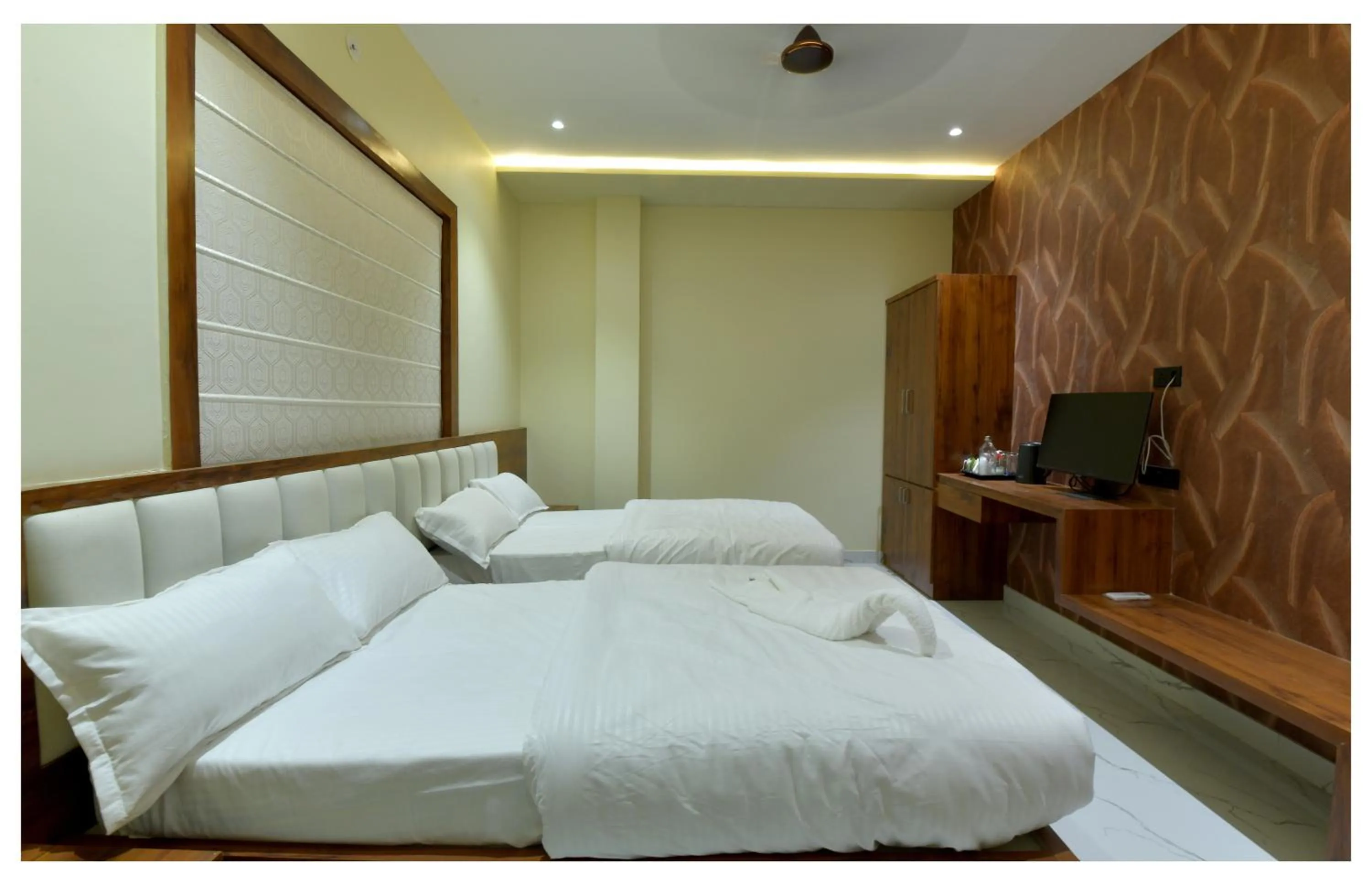 Bathroom, Bed in Yashvrinda