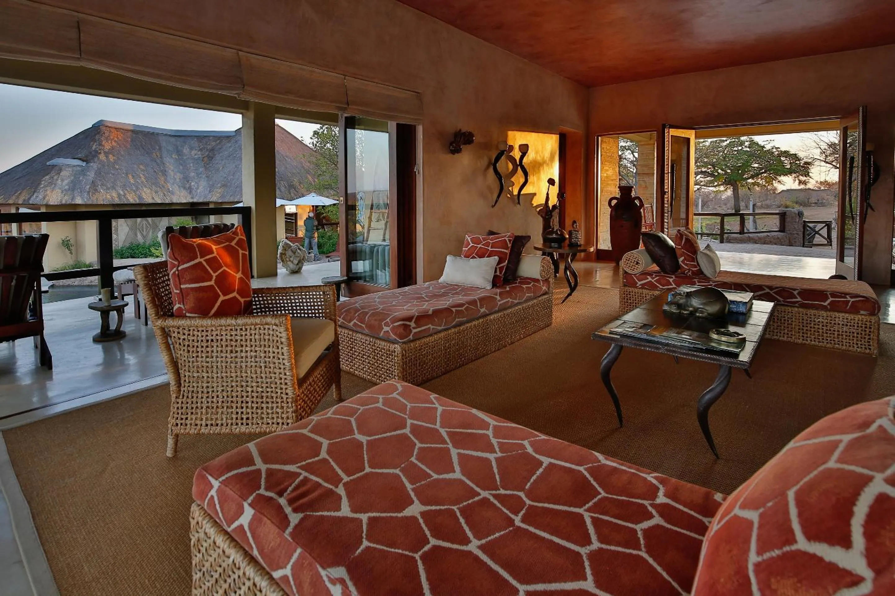 Lounge or bar in Makumu Private Game Lodge