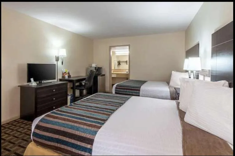 Motel 9 University-Downtown